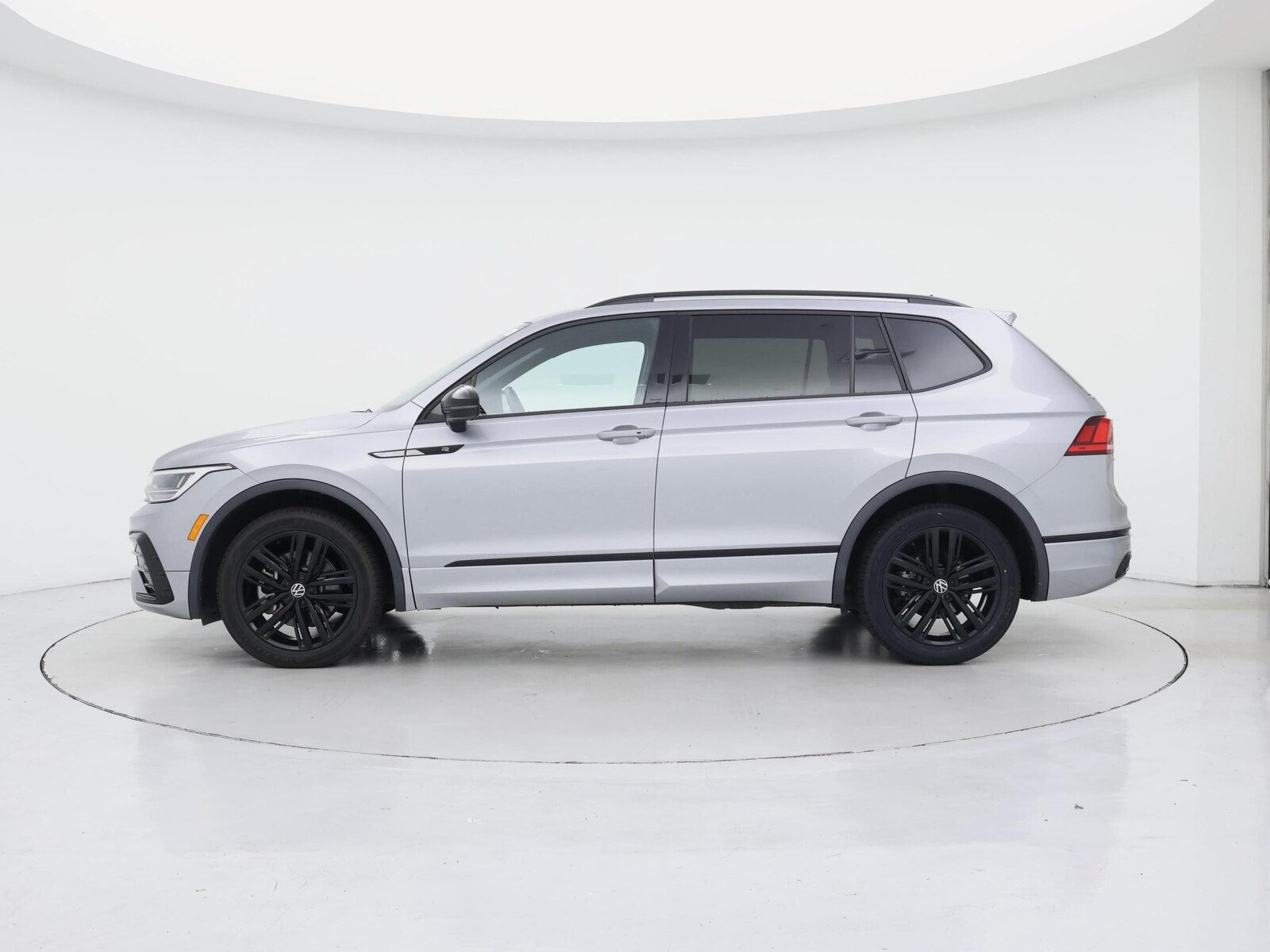 2022 Volkswagen Tiguan SE R-LINE BLACK - Photo 4
