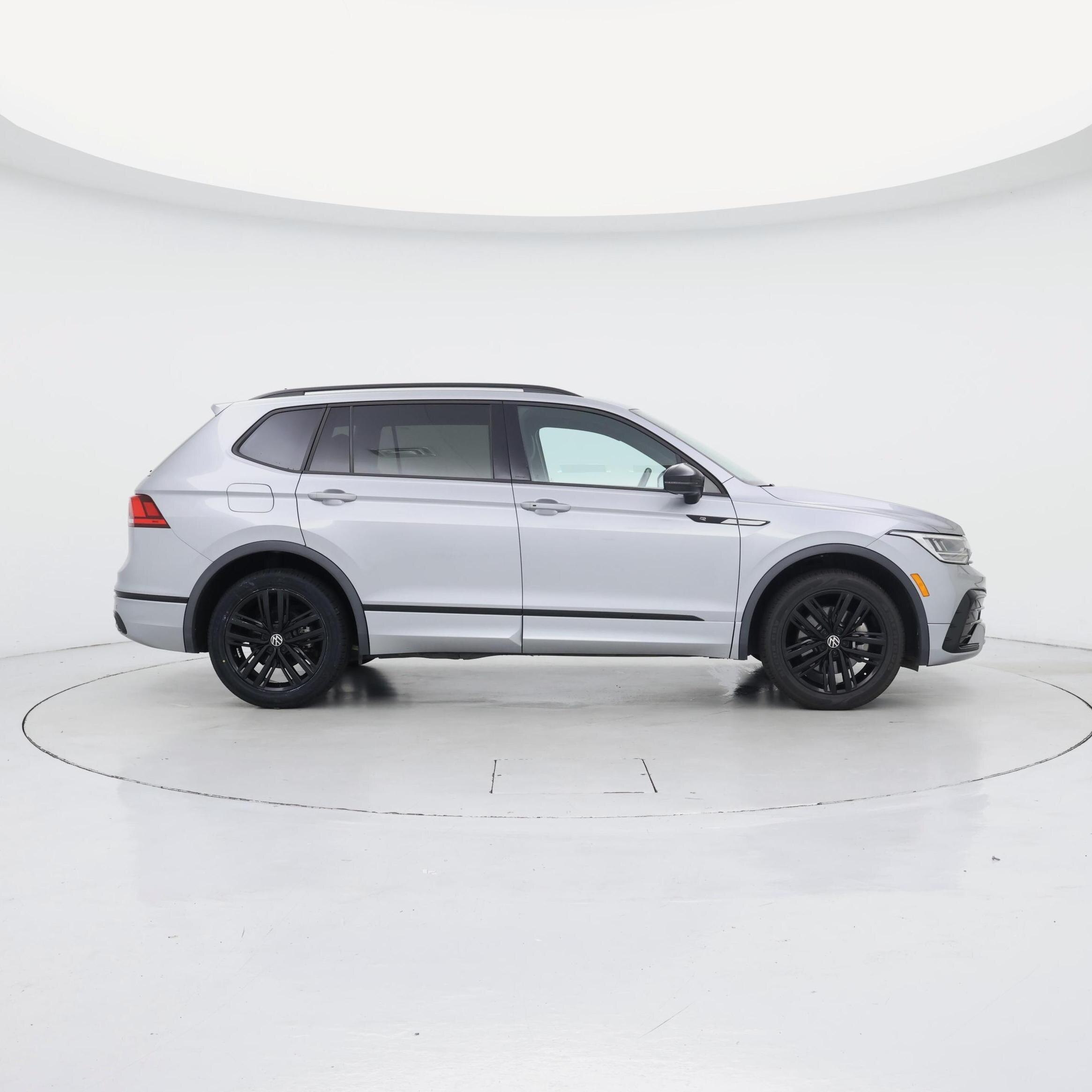 Thumbnail: 2022 Volkswagen Tiguan - 7