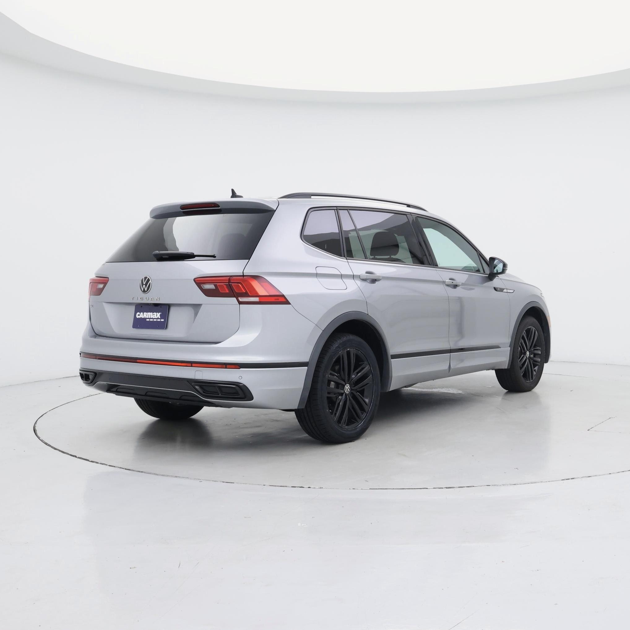 Thumbnail: 2022 Volkswagen Tiguan - 8