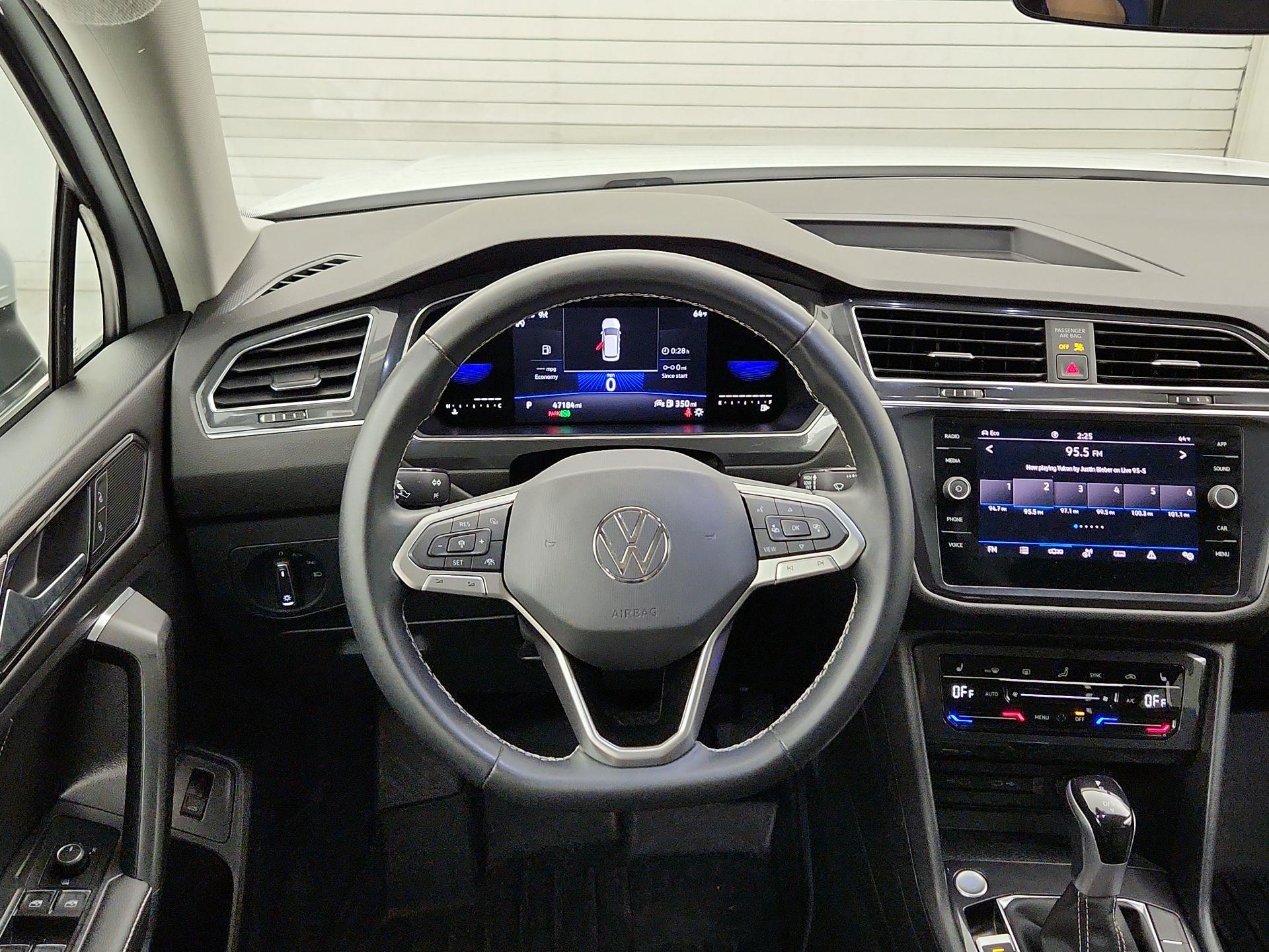 Thumbnail: 2022 Volkswagen Tiguan - 10