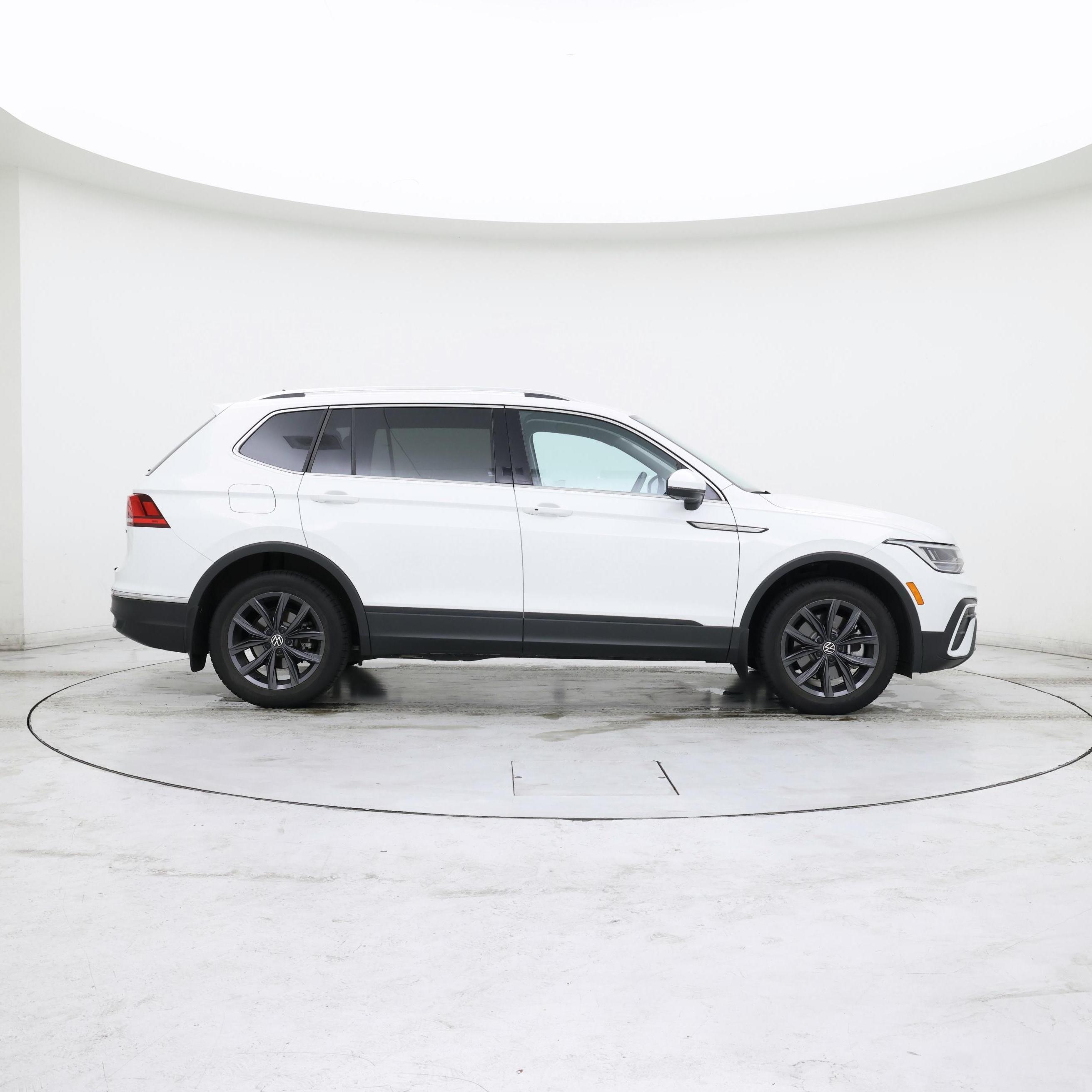 Thumbnail: 2022 Volkswagen Tiguan - 7