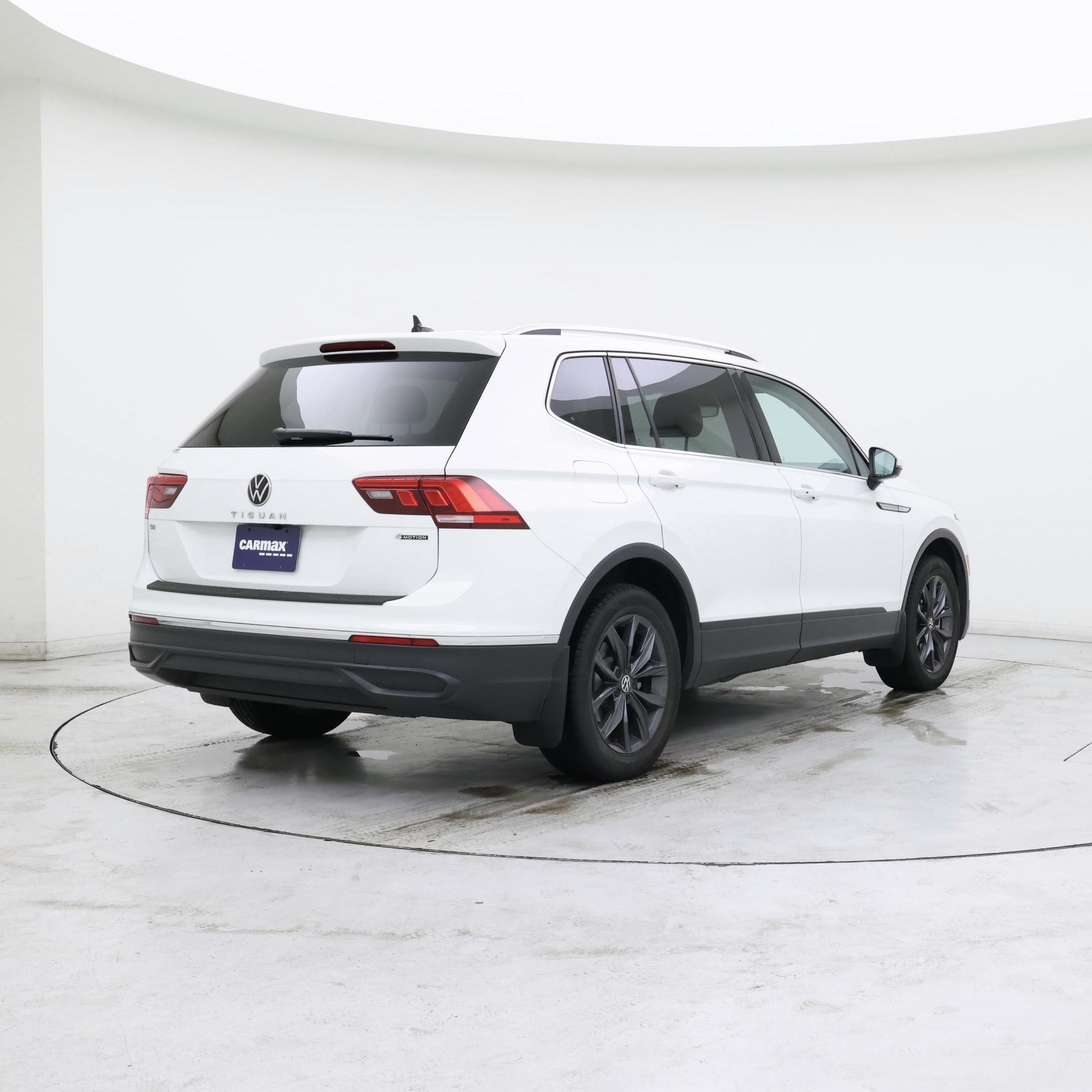 Thumbnail: 2022 Volkswagen Tiguan - 8