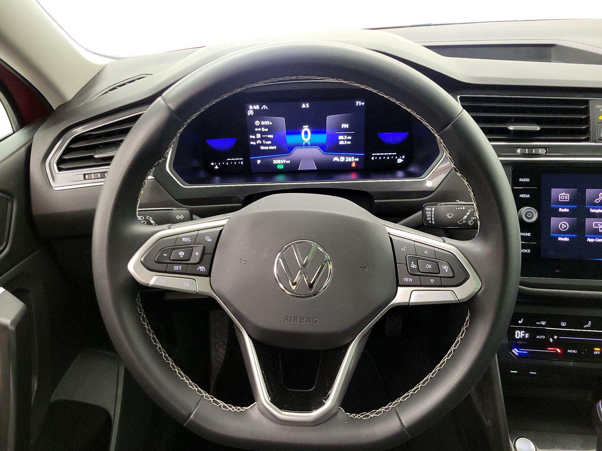Thumbnail: 2022 Volkswagen Tiguan - 10