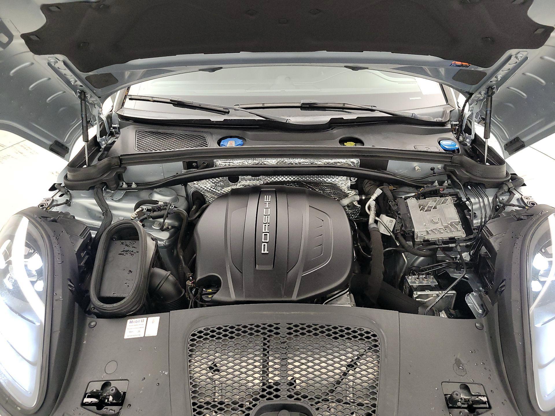 Thumbnail: 2021 Porsche Macan - 18