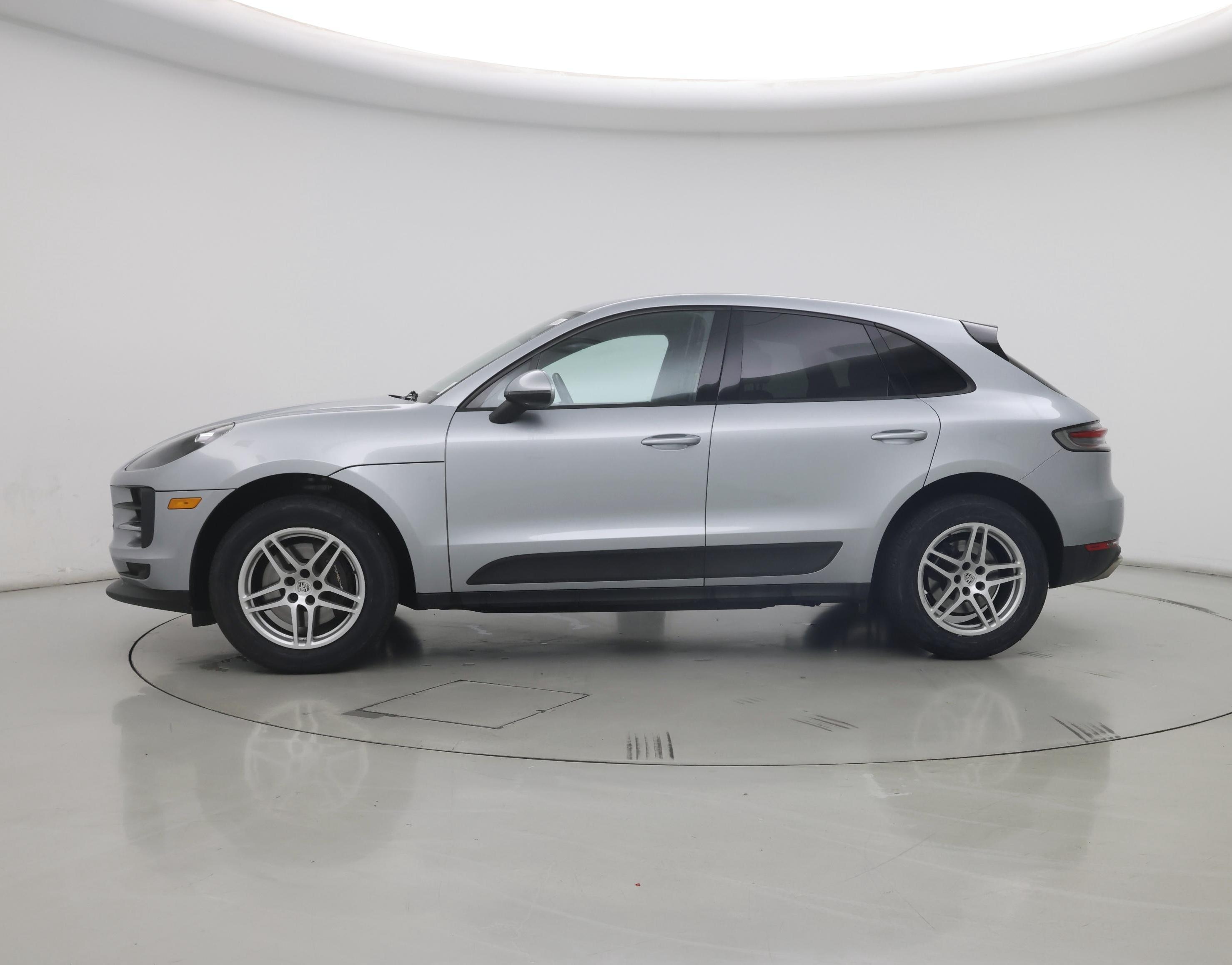 Thumbnail: 2021 Porsche Macan - 3