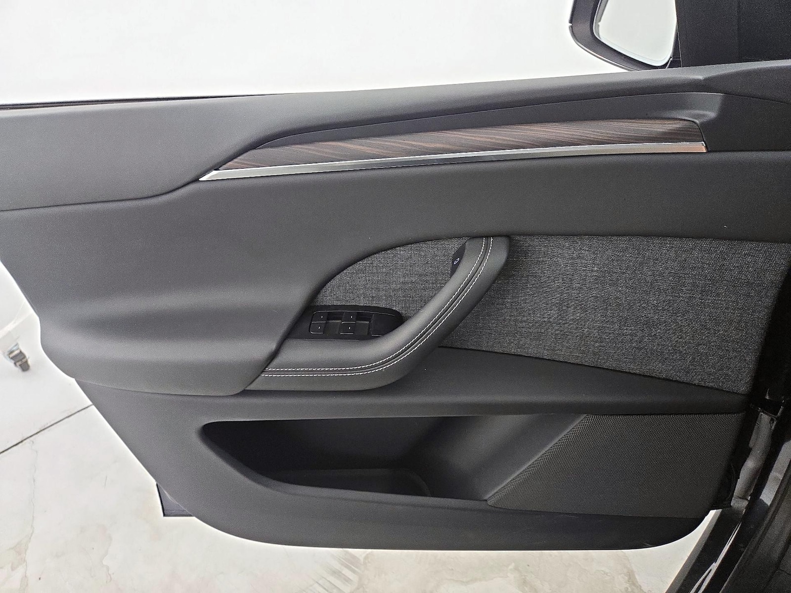 2024 Tesla Model X Long Range - Photo 13