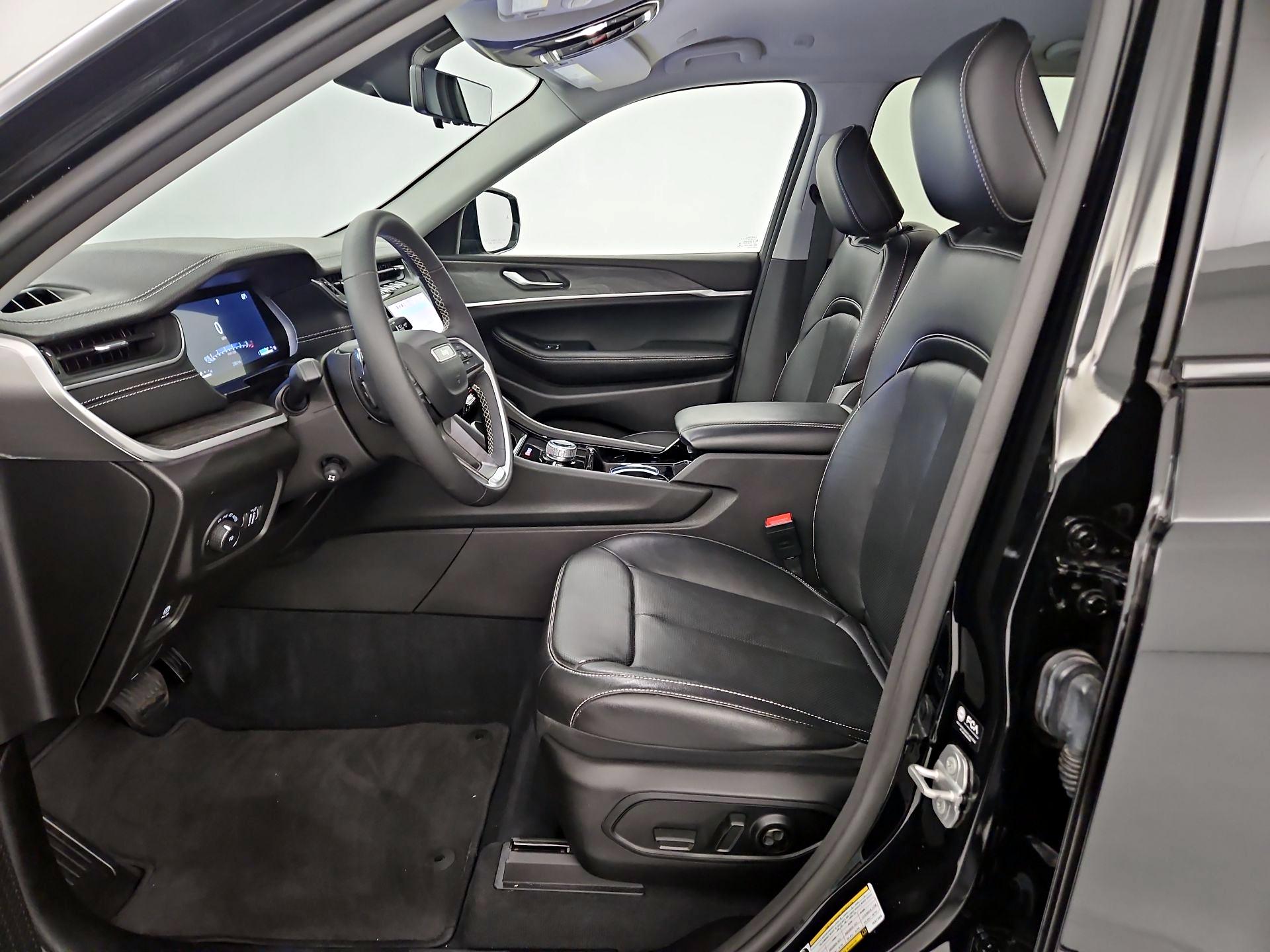 Thumbnail: 2023 Jeep Grand Cherokee - 9