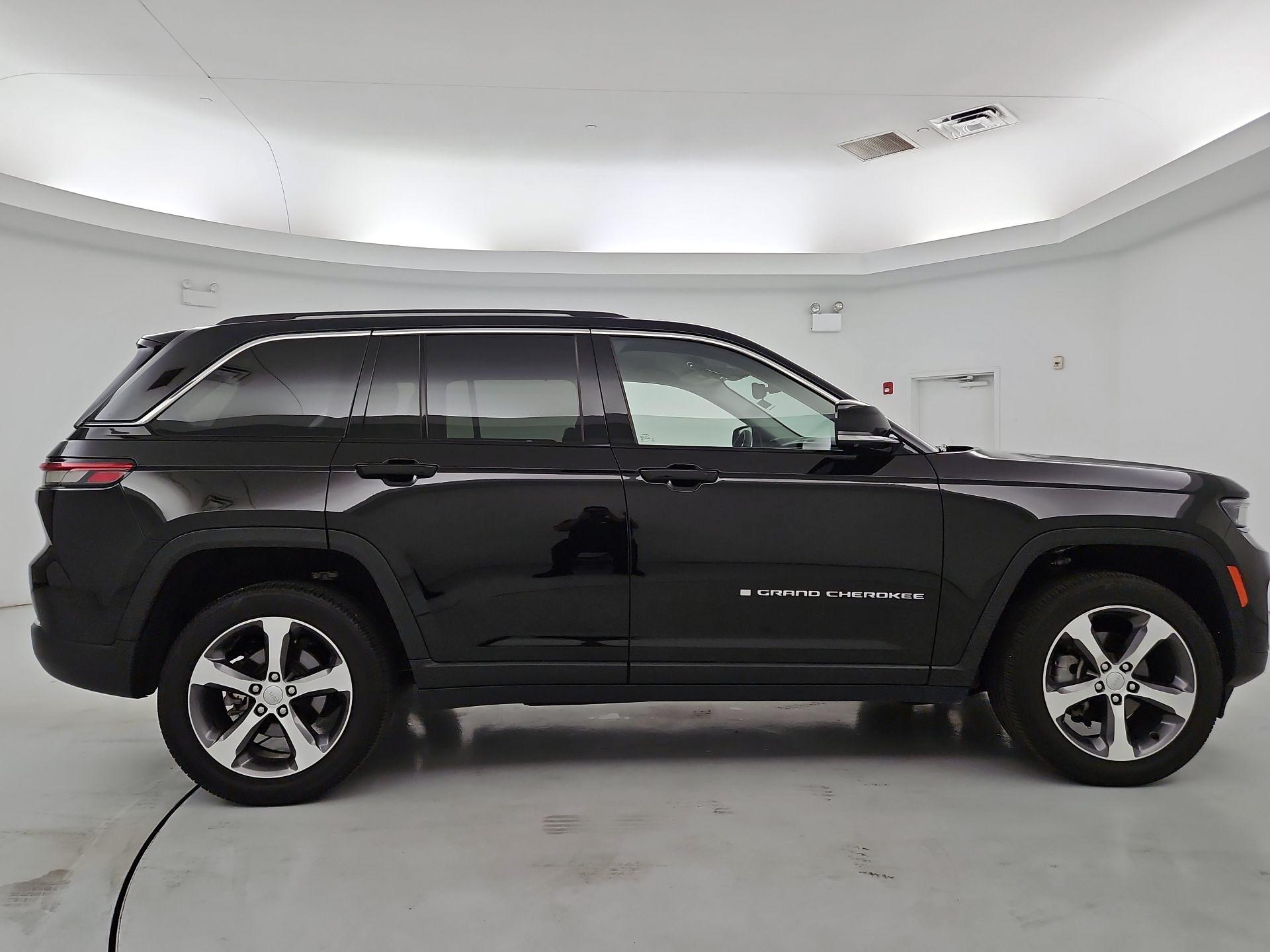 Thumbnail: 2023 Jeep Grand Cherokee - 4