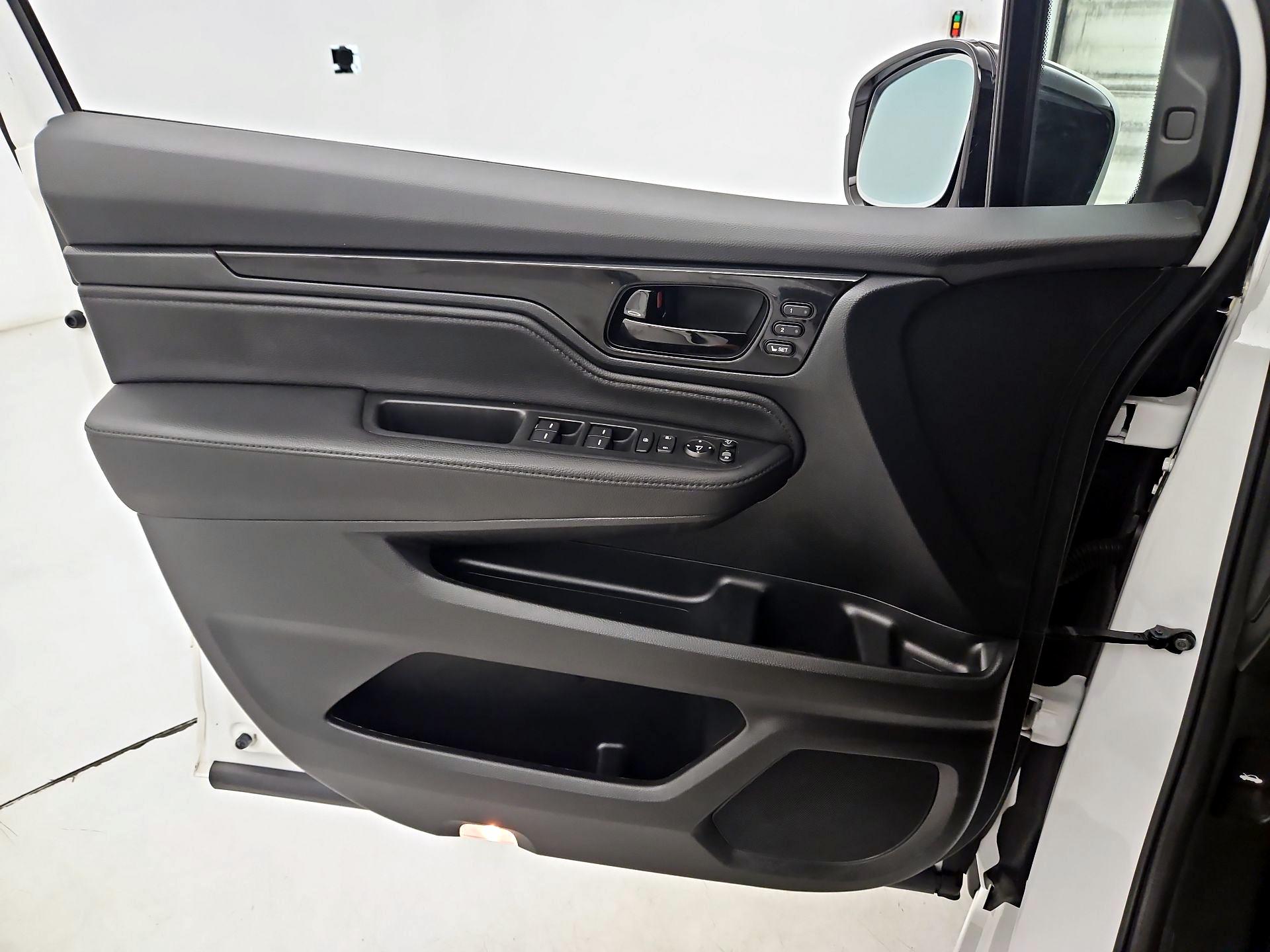 Thumbnail: 2023 Honda Odyssey - 12