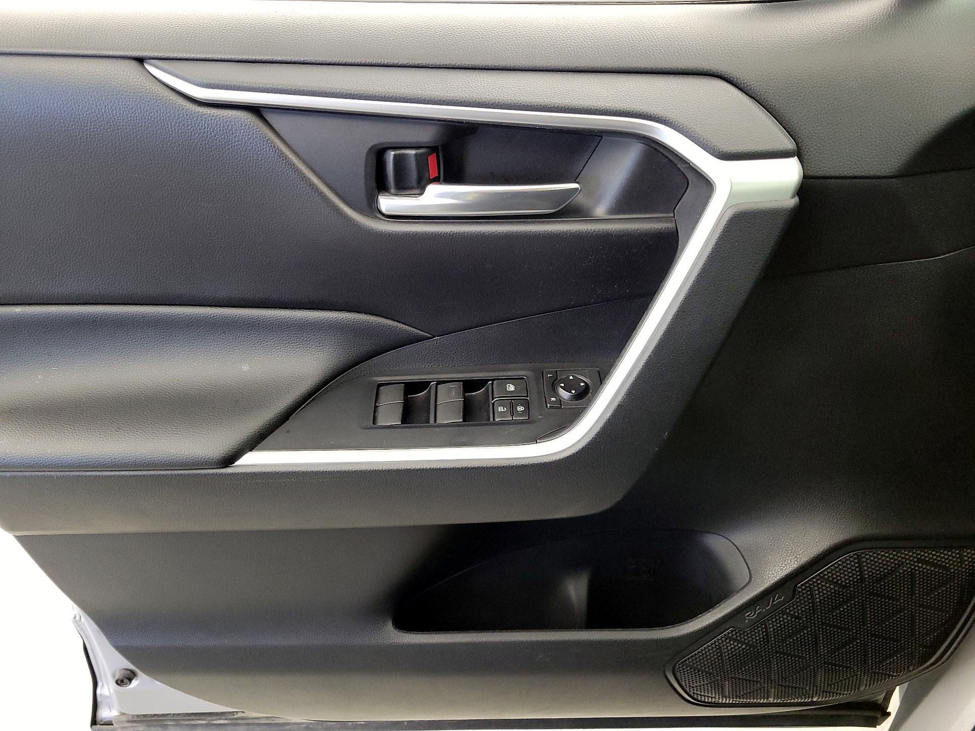 Thumbnail: 2021 Toyota RAV4 - 12
