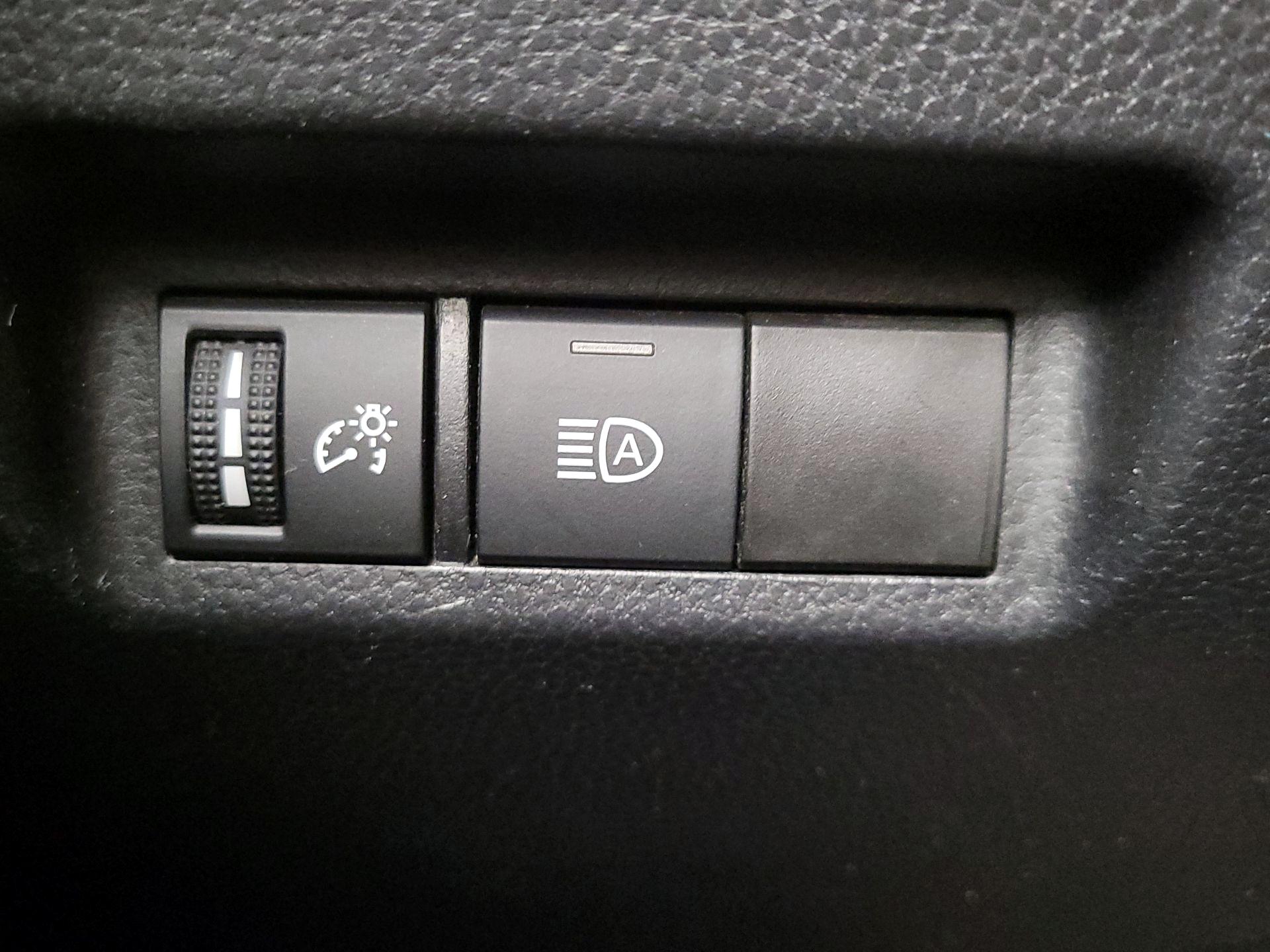 Thumbnail: 2021 Toyota RAV4 - 13