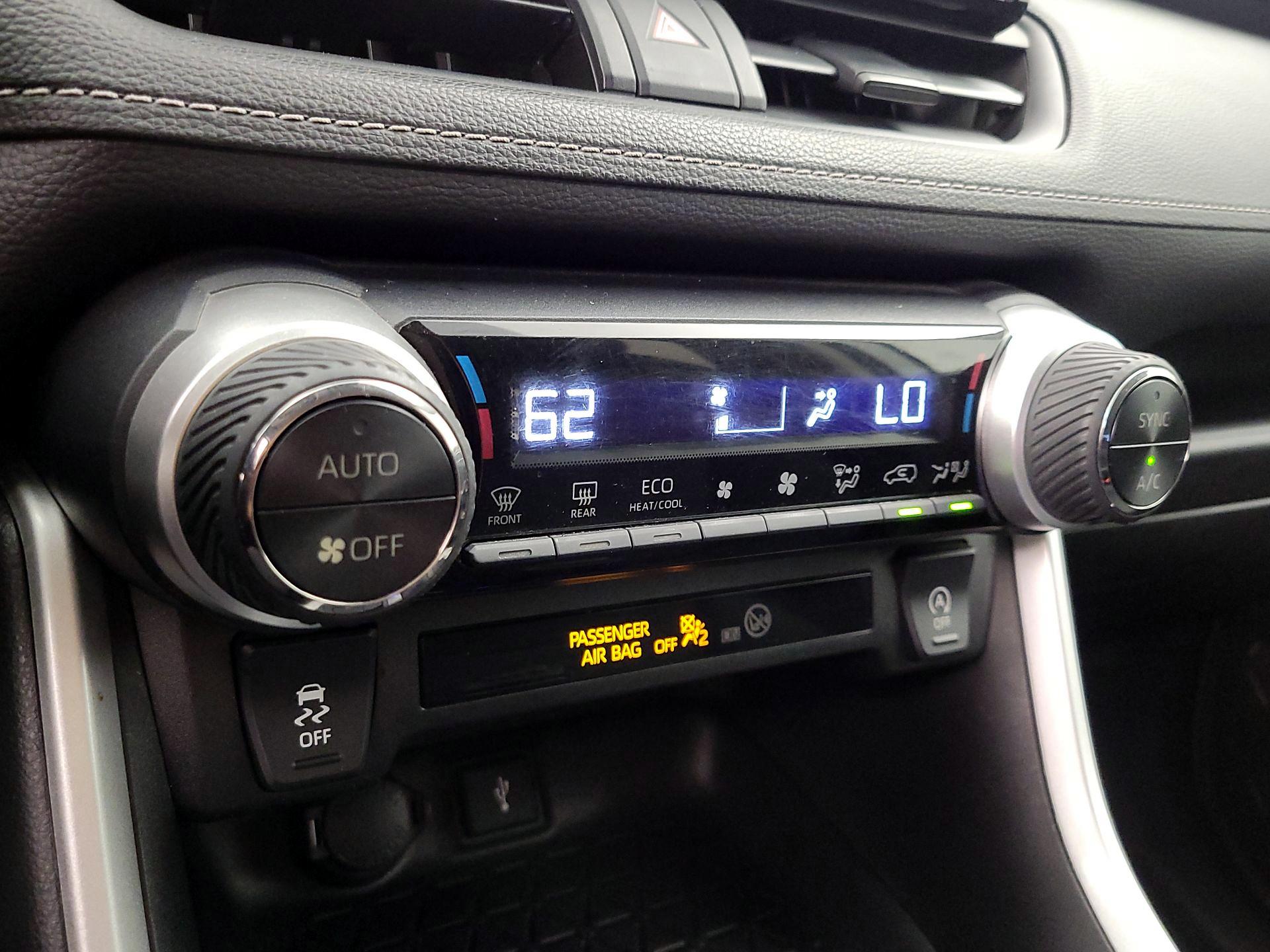 Thumbnail: 2021 Toyota RAV4 - 16