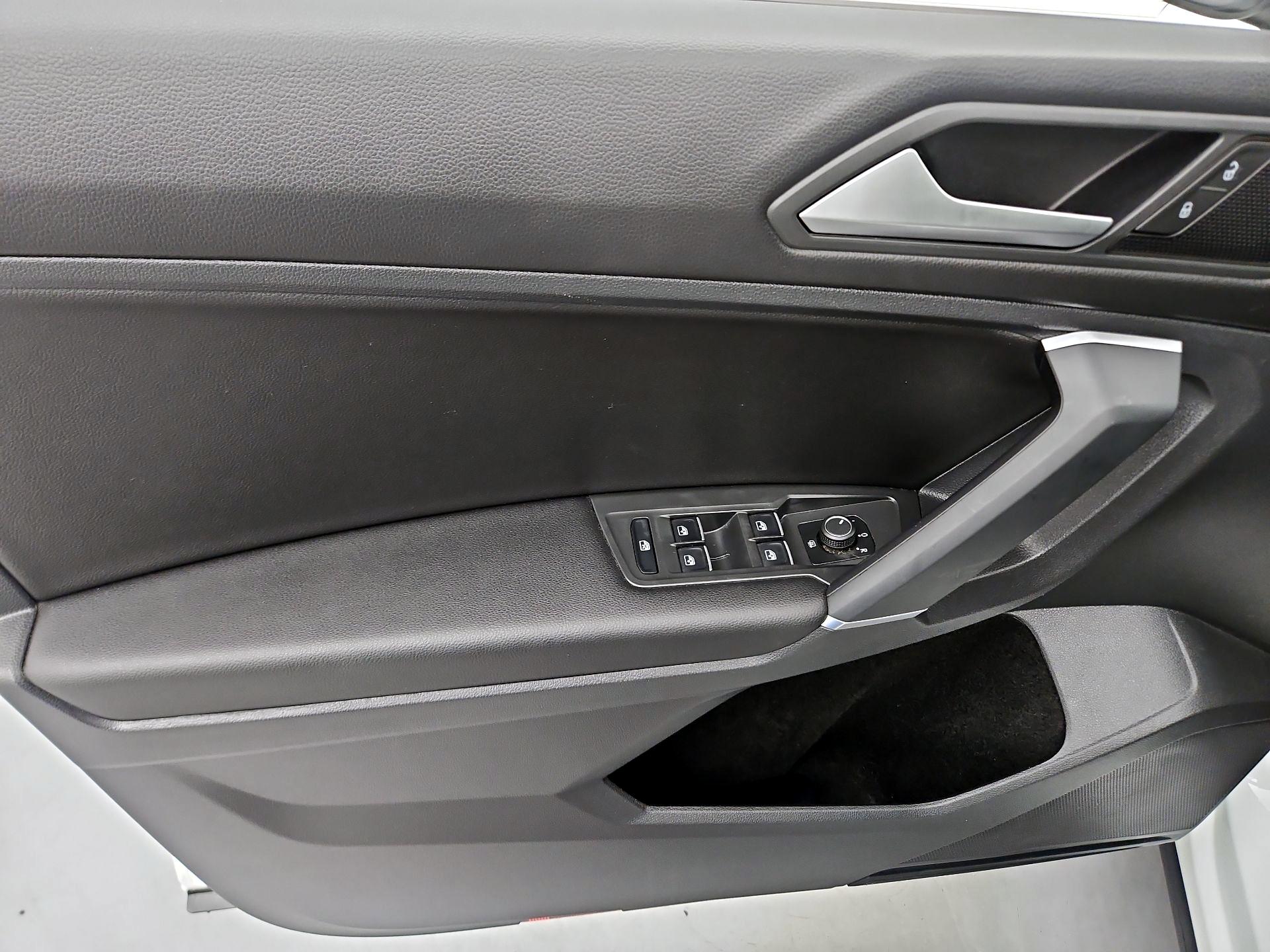 Thumbnail: 2020 Volkswagen Tiguan - 10