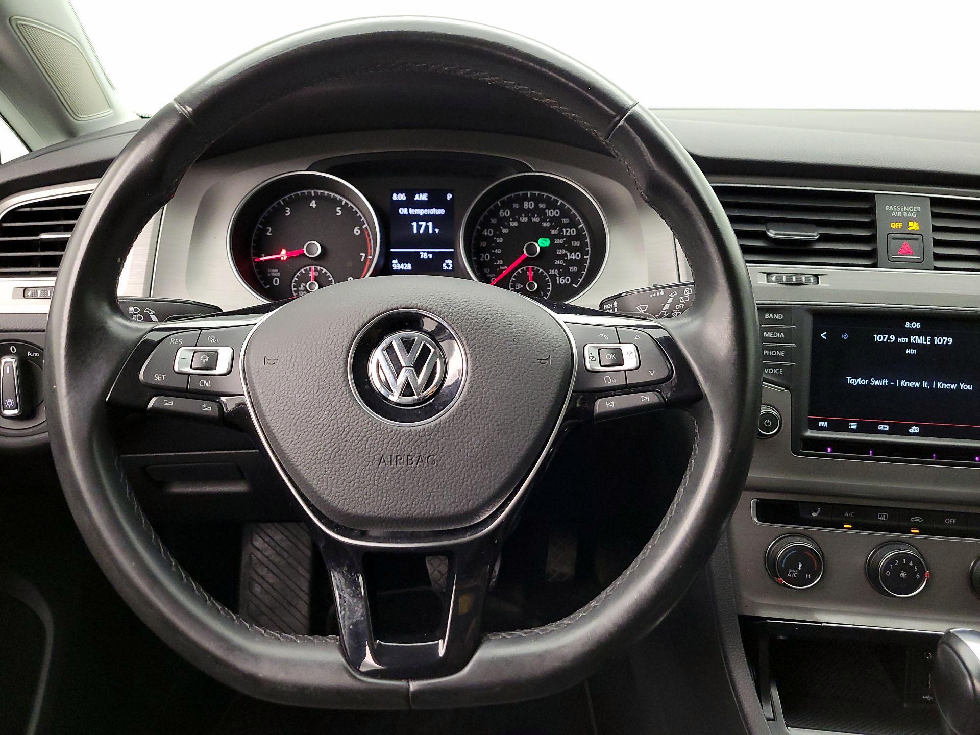 Thumbnail: 2016 Volkswagen Golf - 10