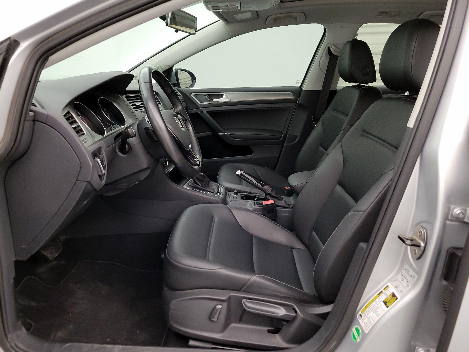 Thumbnail: 2016 Volkswagen Golf - 11