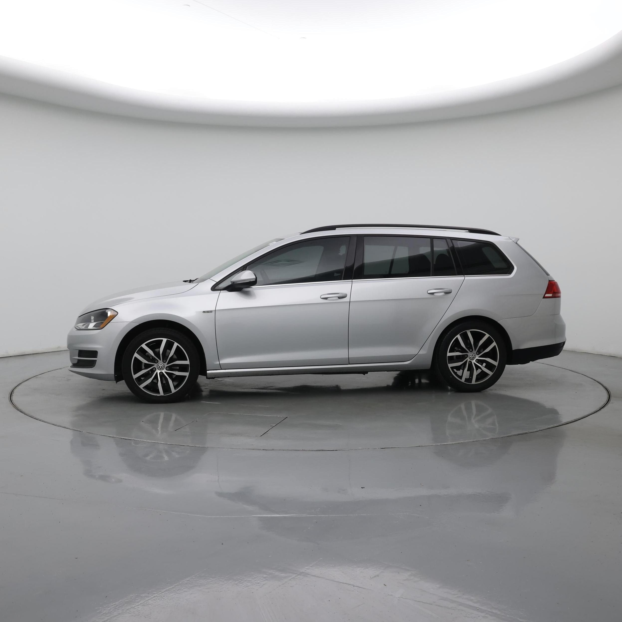 Thumbnail: 2016 Volkswagen Golf - 3
