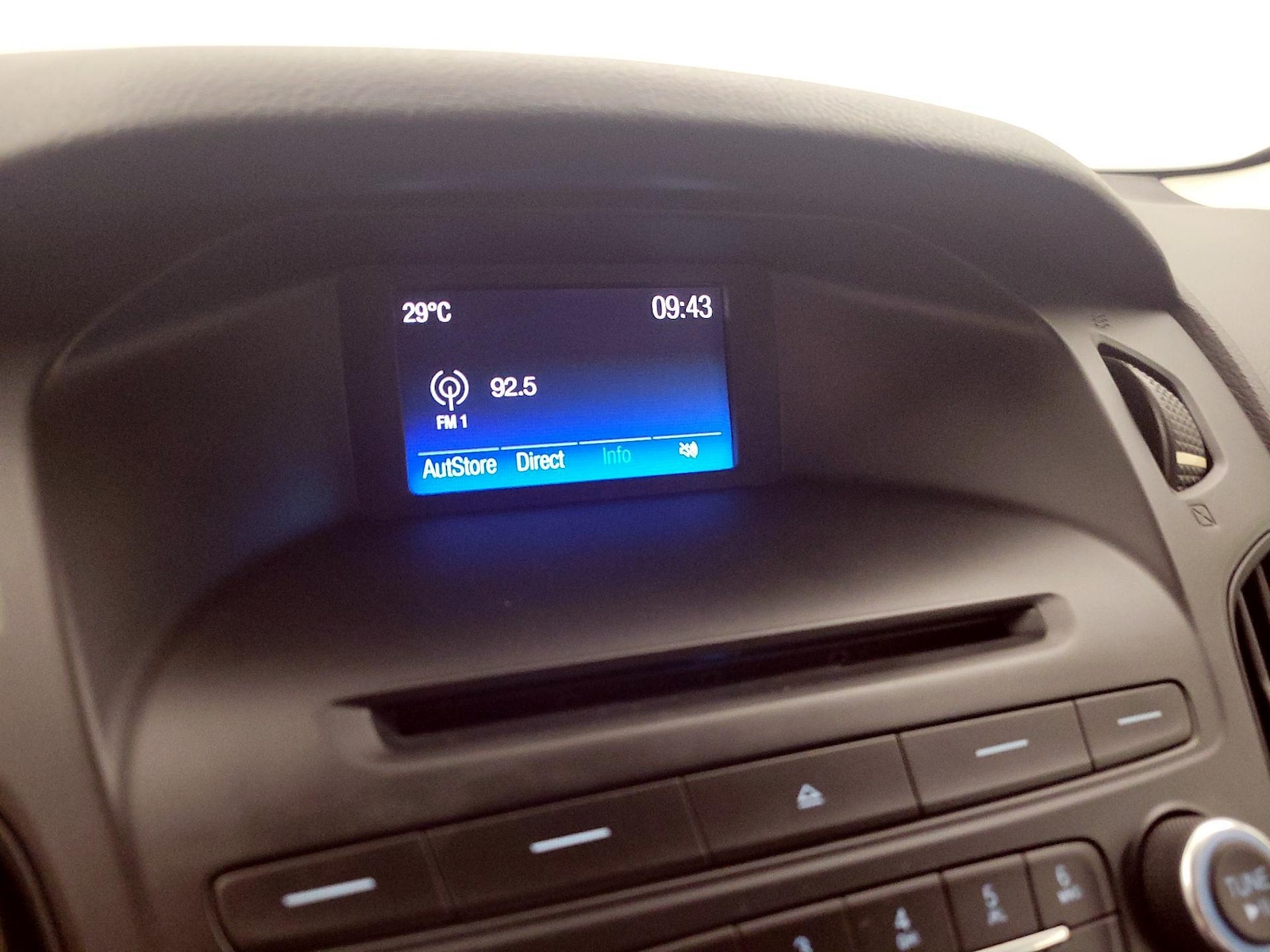 2015 Ford Focus SE - Photo 16