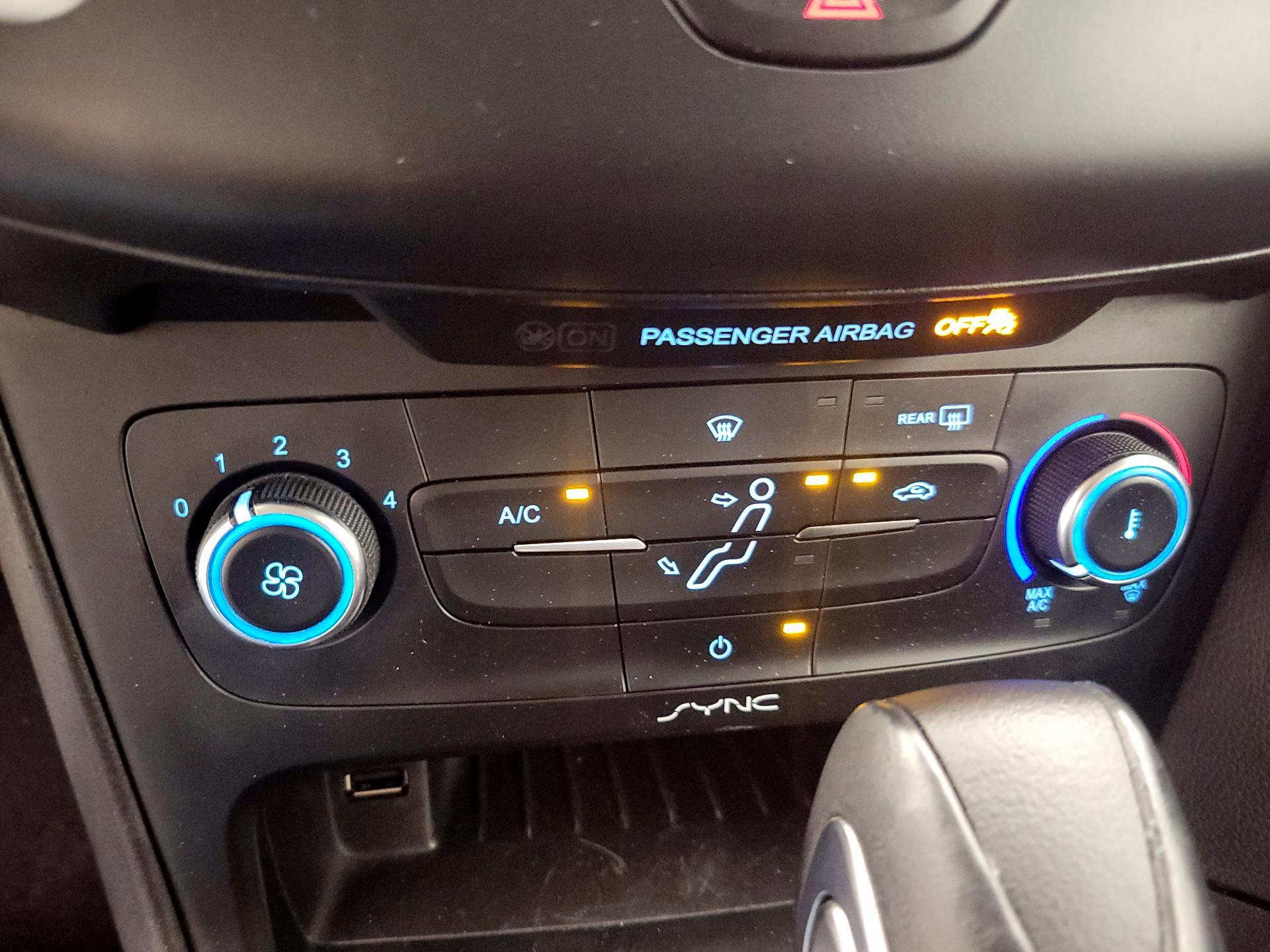 Thumbnail: 2015 Ford Focus - 16