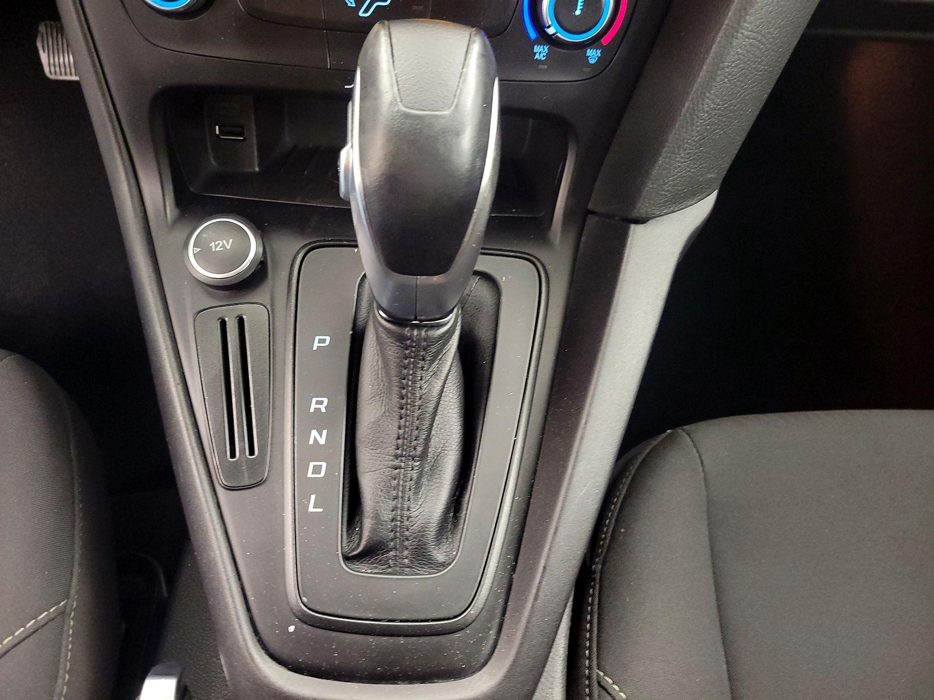 Thumbnail: 2015 Ford Focus - 17