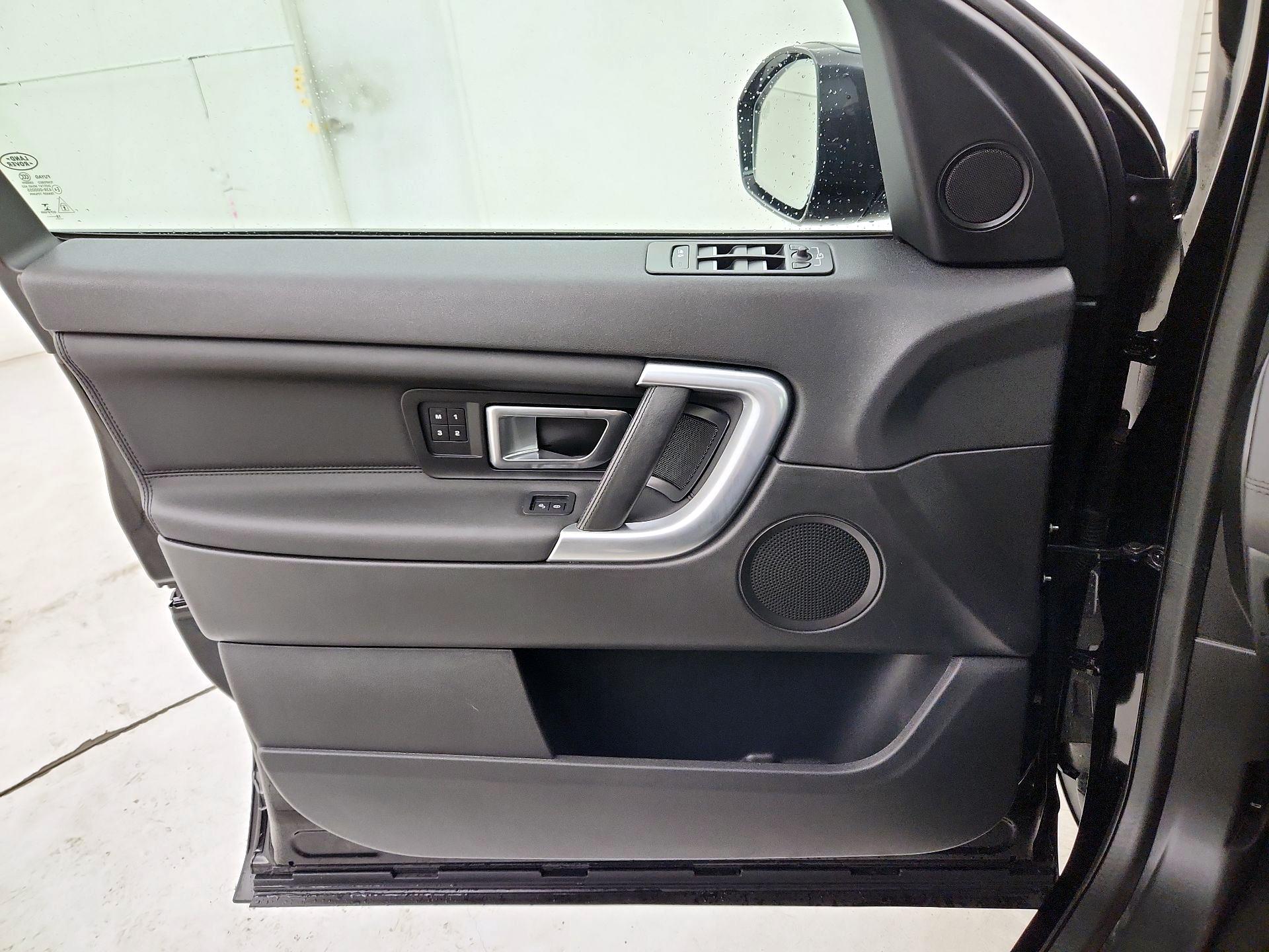 Thumbnail: 2019 Land Rover Discovery Sport - 12