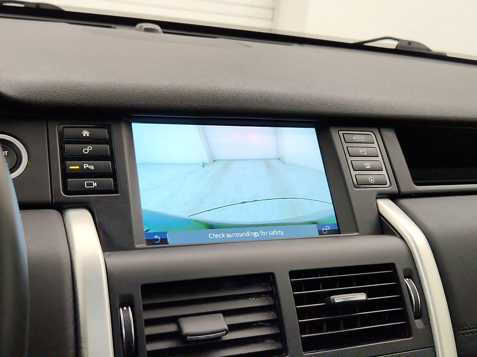 Thumbnail: 2019 Land Rover Discovery Sport - 14