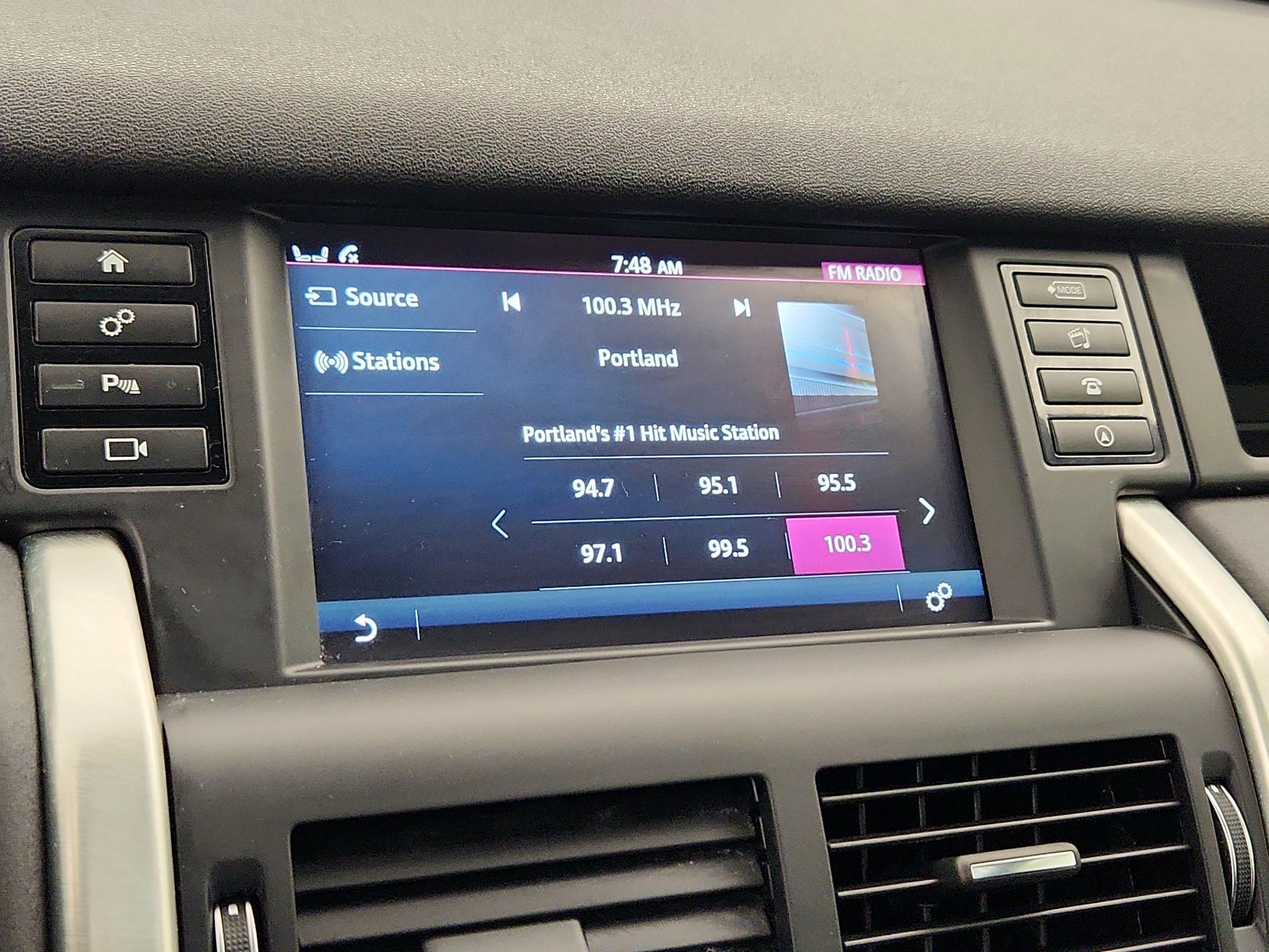 Thumbnail: 2019 Land Rover Discovery Sport - 15