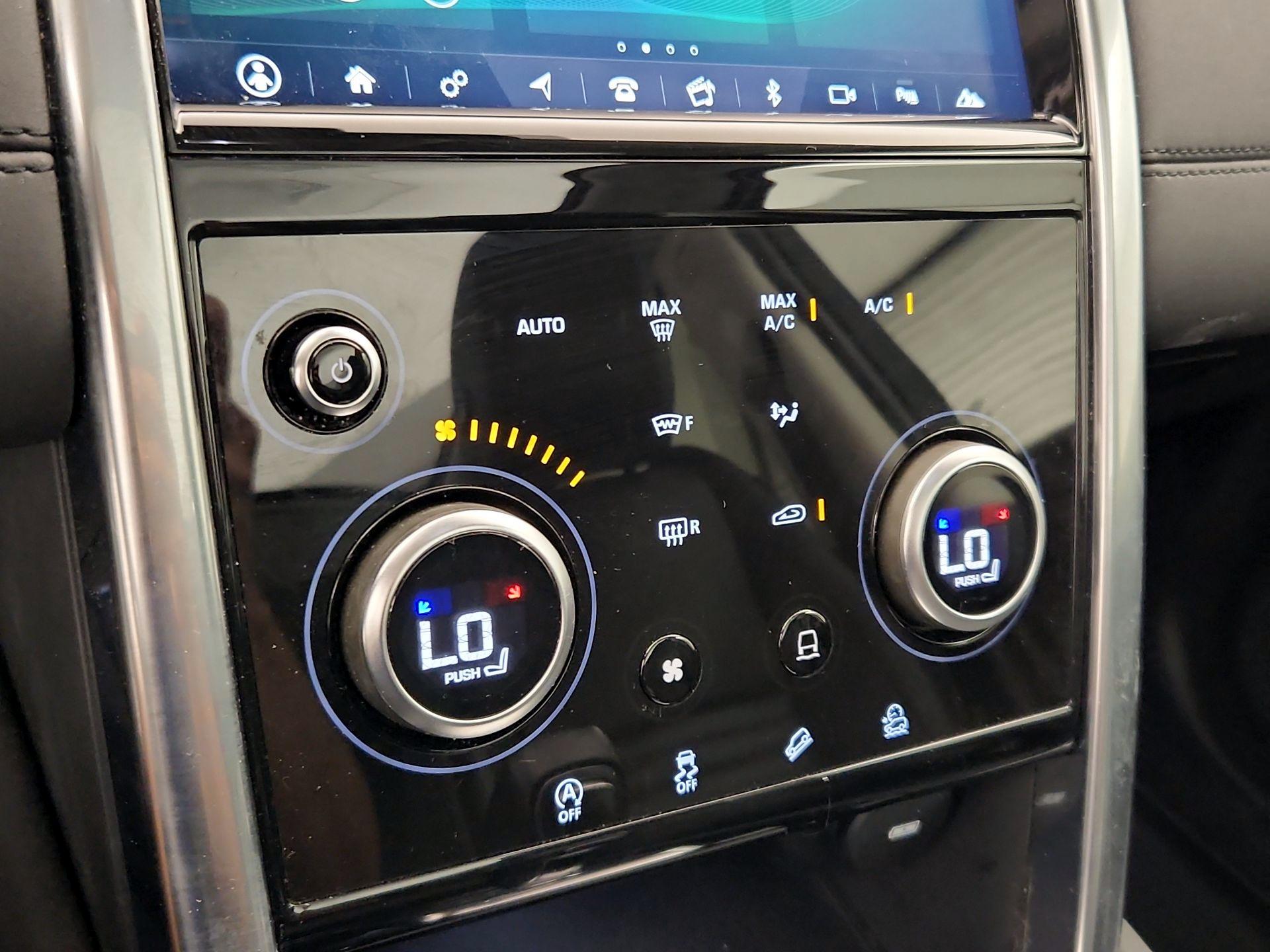 Thumbnail: 2020 Land Rover Discovery Sport - 16