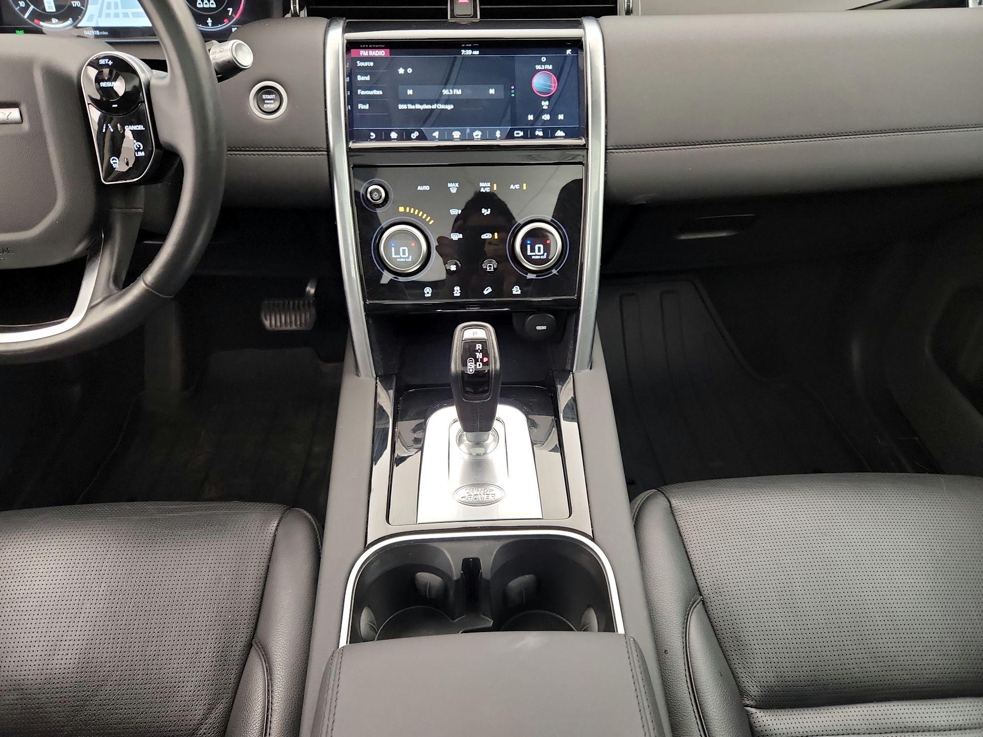 Thumbnail: 2020 Land Rover Discovery Sport - 17