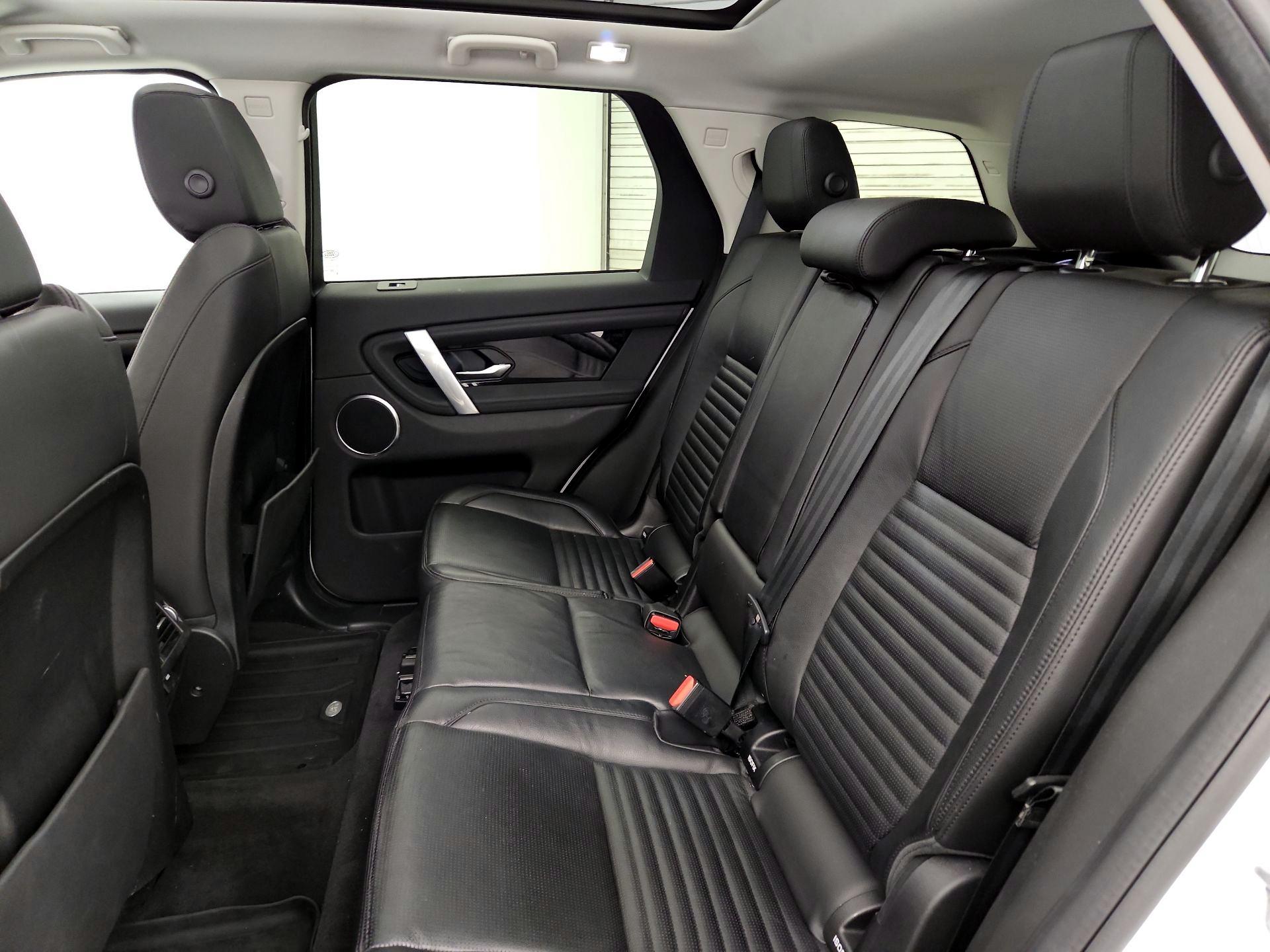 Thumbnail: 2020 Land Rover Discovery Sport - 20