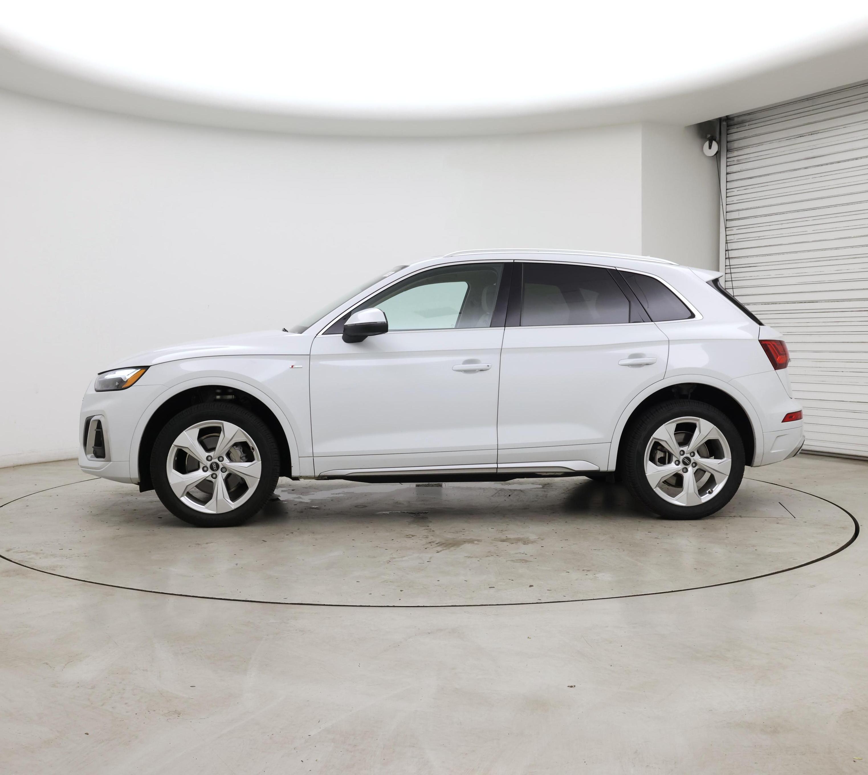 Thumbnail: 2023 Audi Q5 - 3
