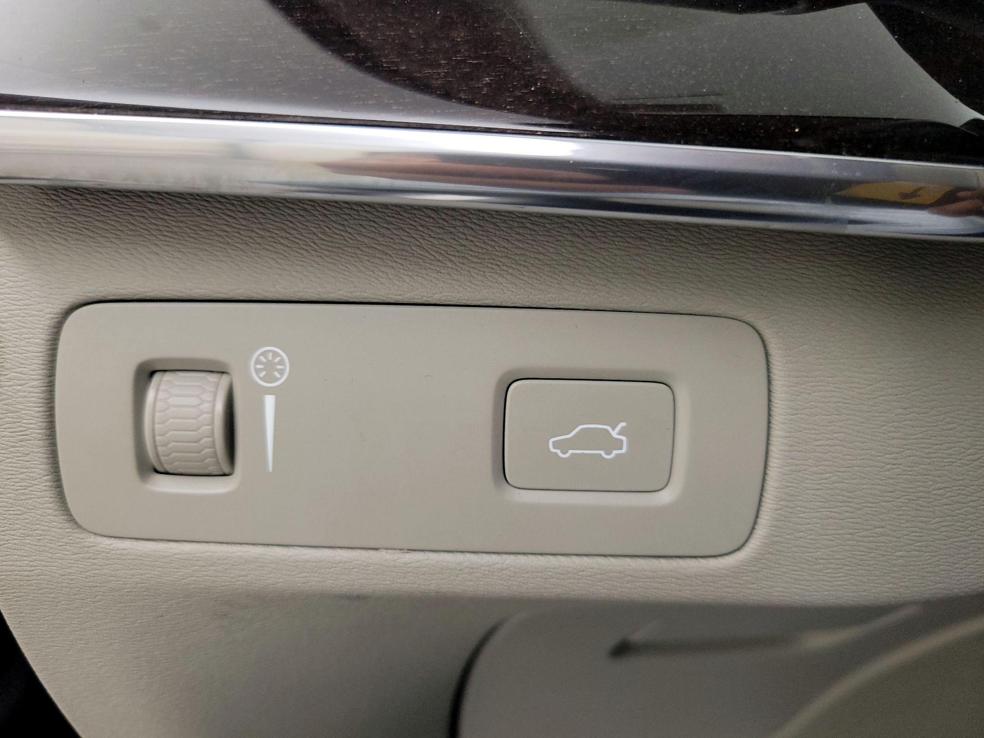 Thumbnail: 2019 Volvo XC90 - 13