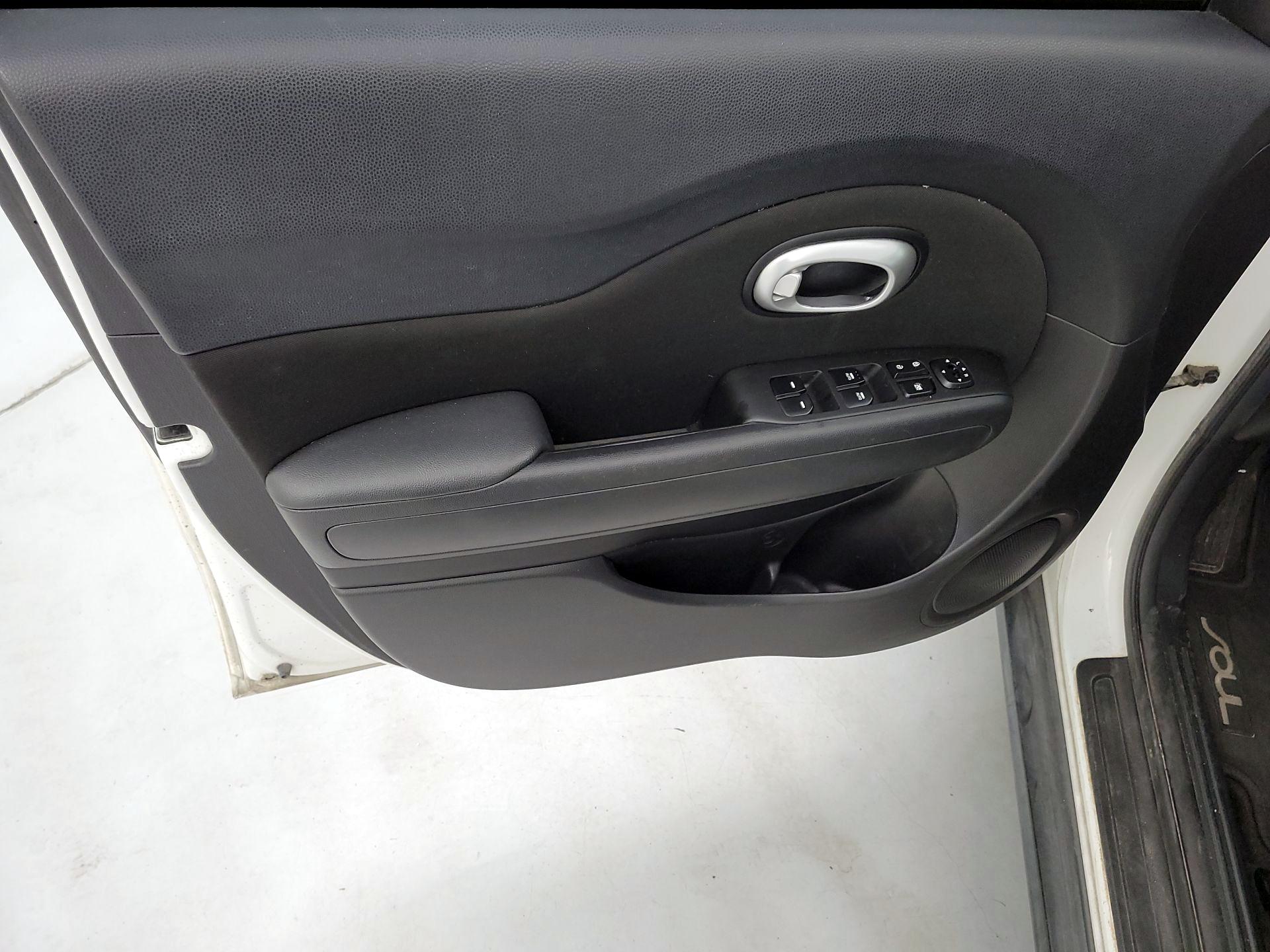 Thumbnail: 2015 Kia Soul - 12