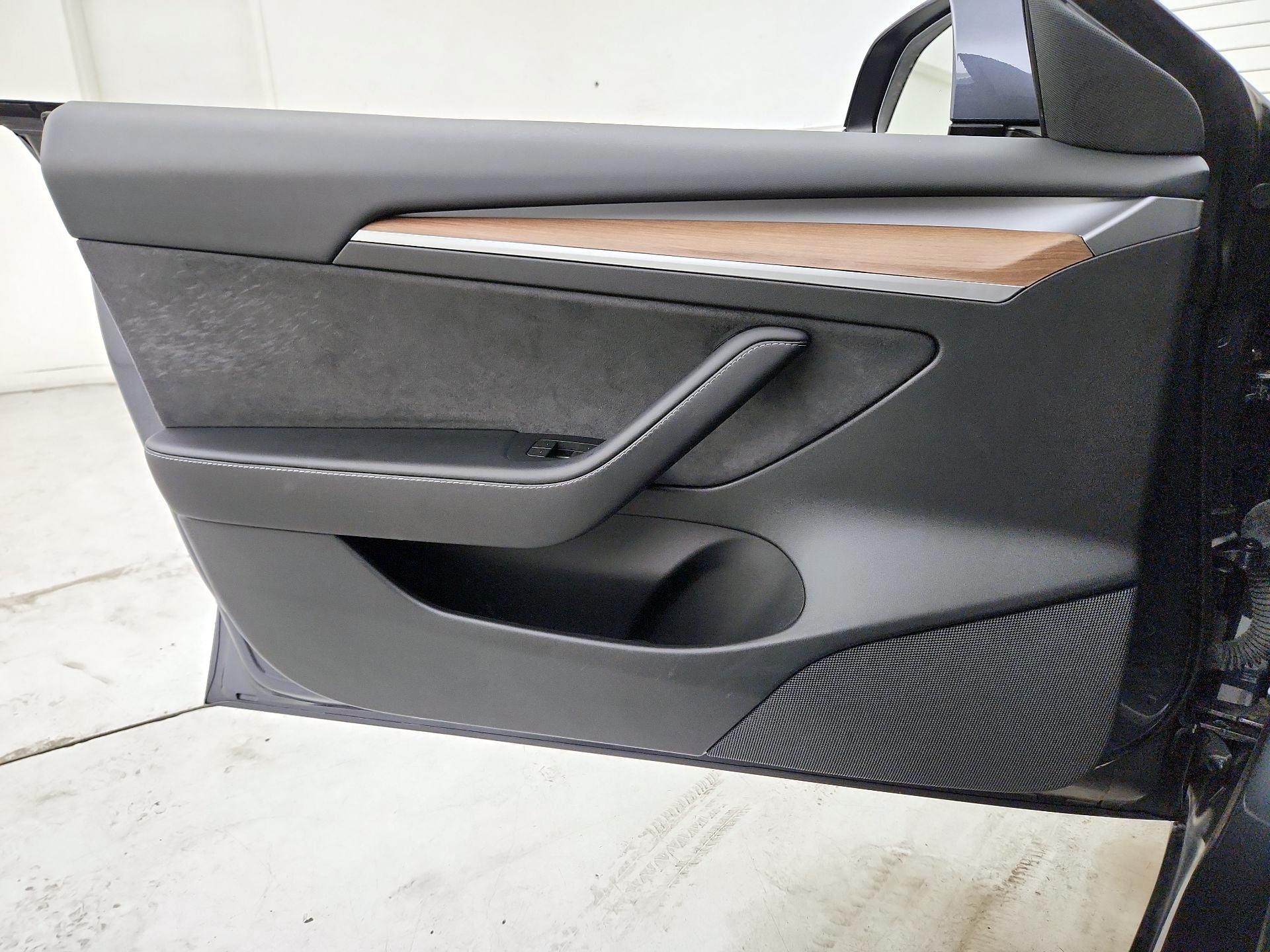 Thumbnail: 2023 Tesla Model 3 - 12