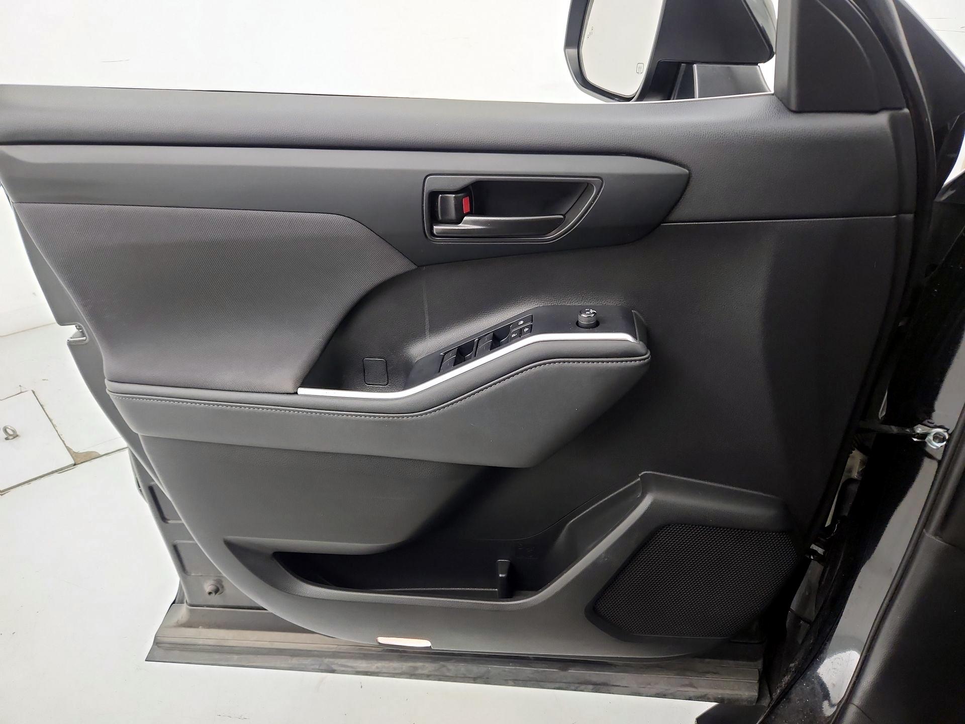 Thumbnail: 2024 Toyota Highlander - 12