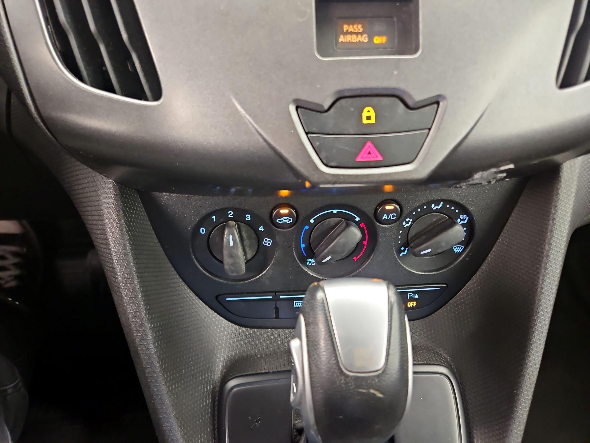 Thumbnail: 2015 Ford Transit Series - 16