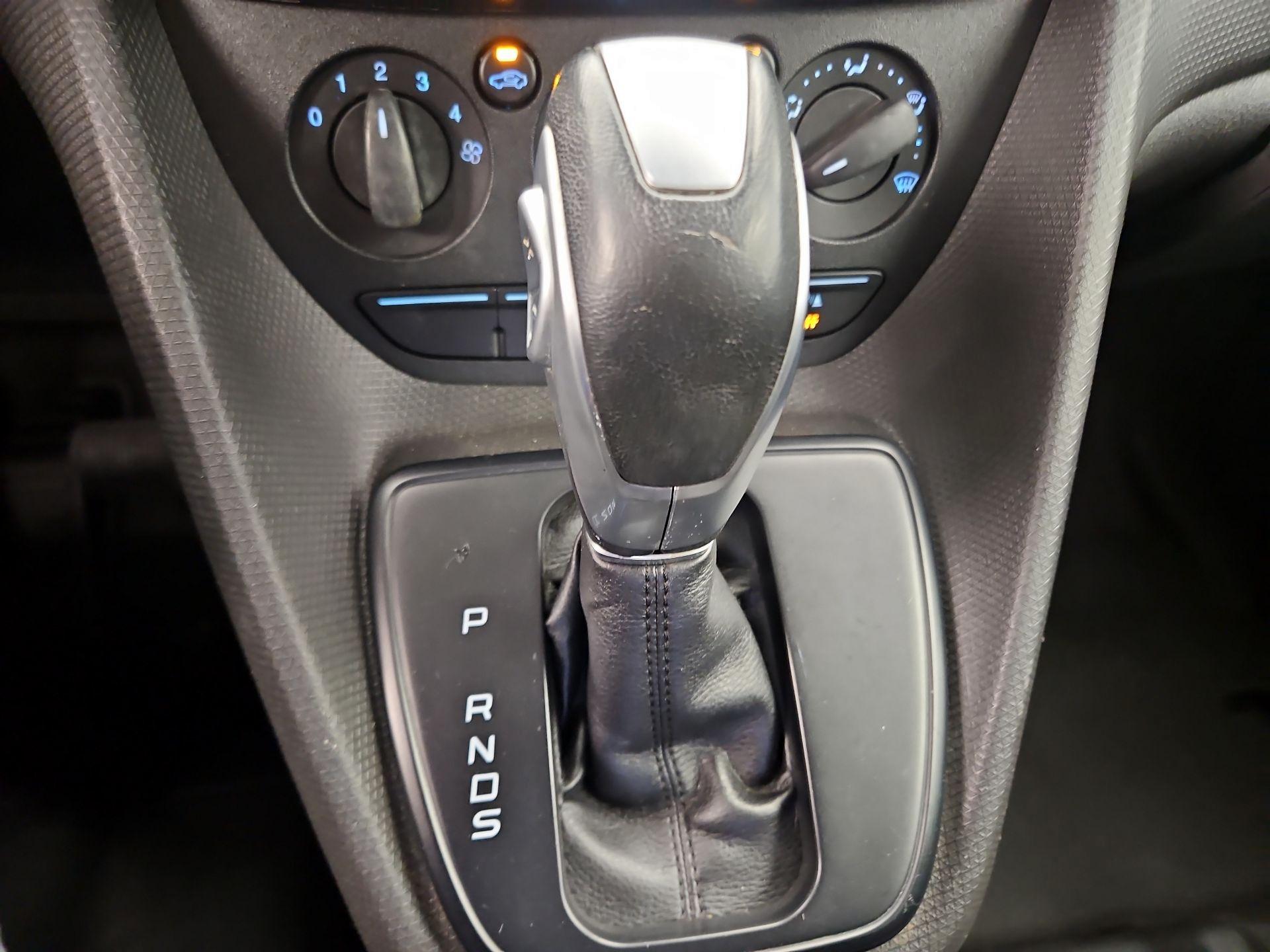 Thumbnail: 2015 Ford Transit Series - 17