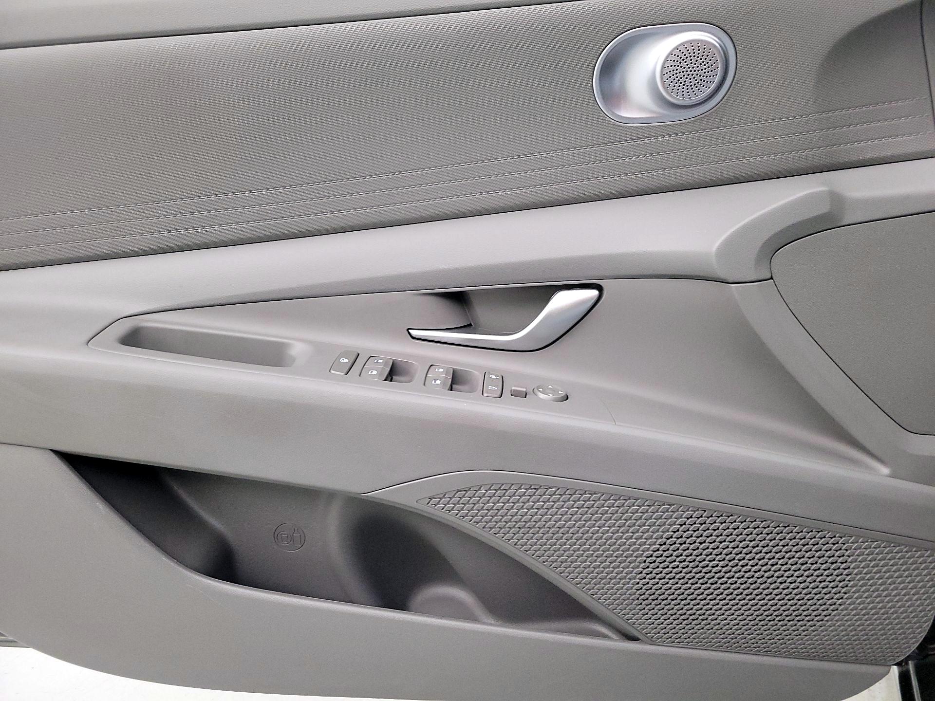 Thumbnail: 2024 Hyundai Elantra - 12
