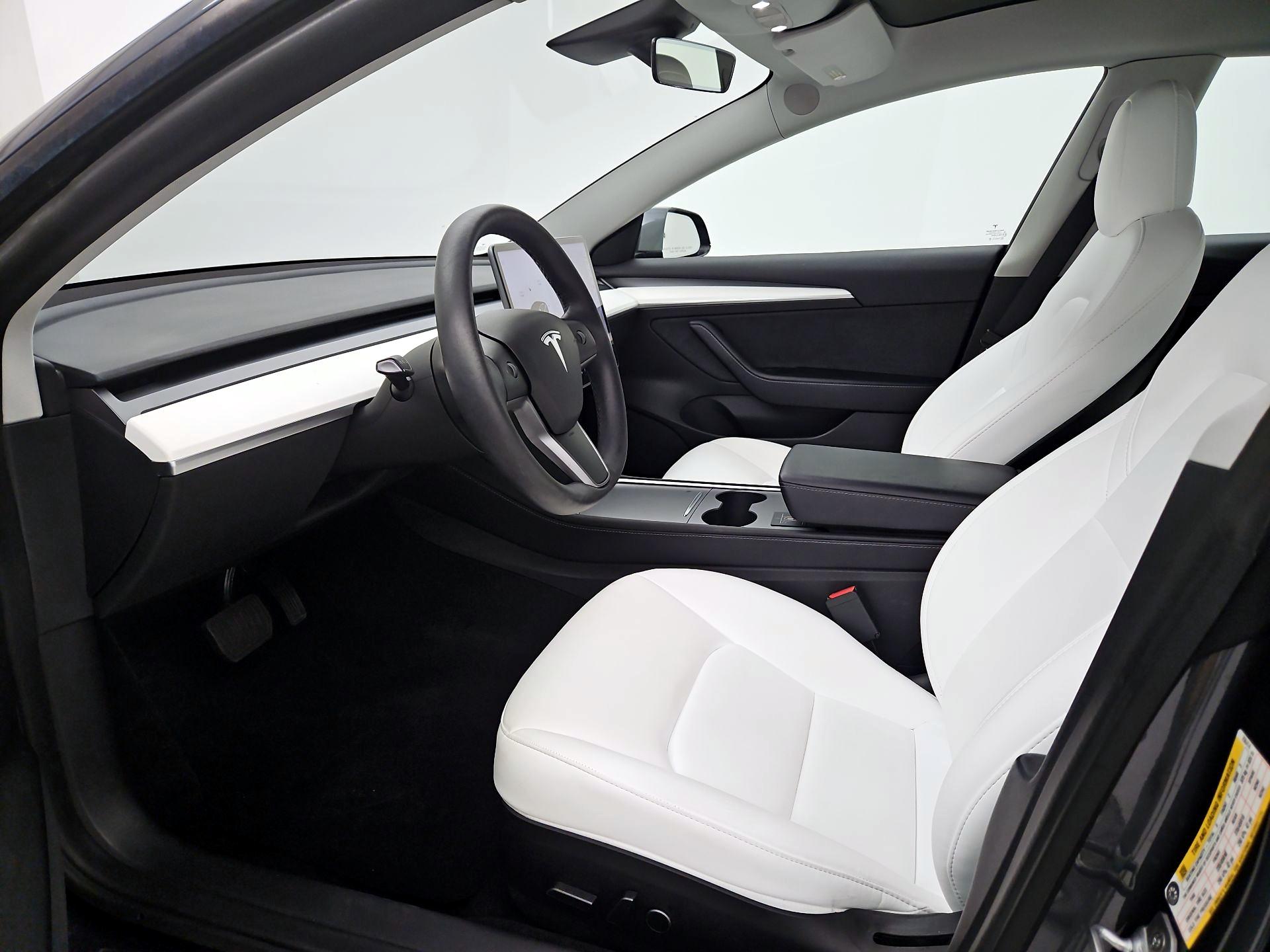 Thumbnail: 2022 Tesla Model 3 - 11