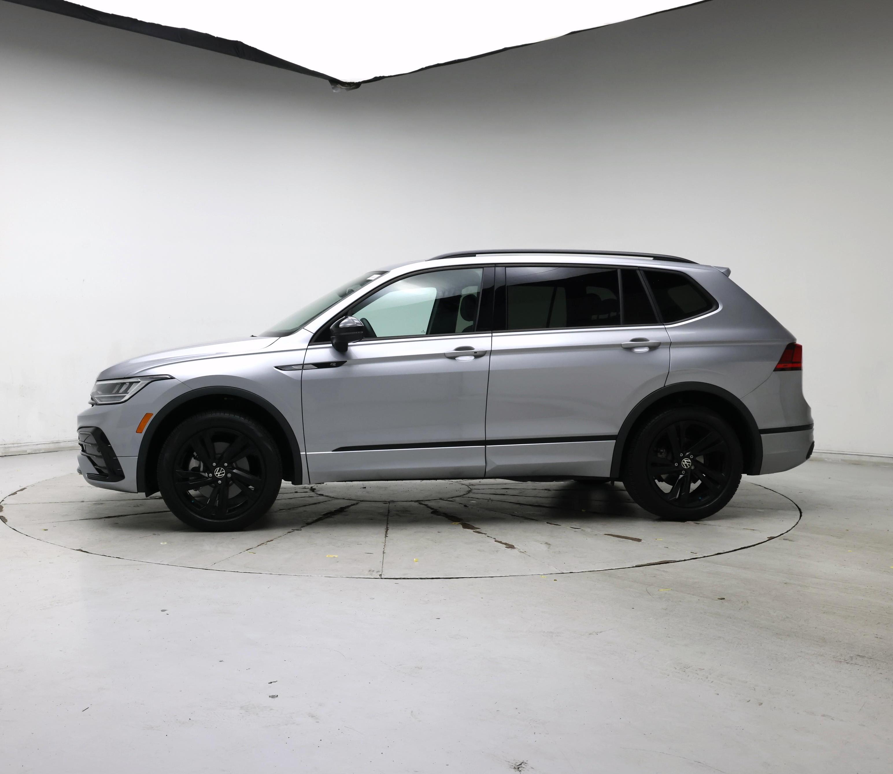 Thumbnail: 2024 Volkswagen Tiguan - 3
