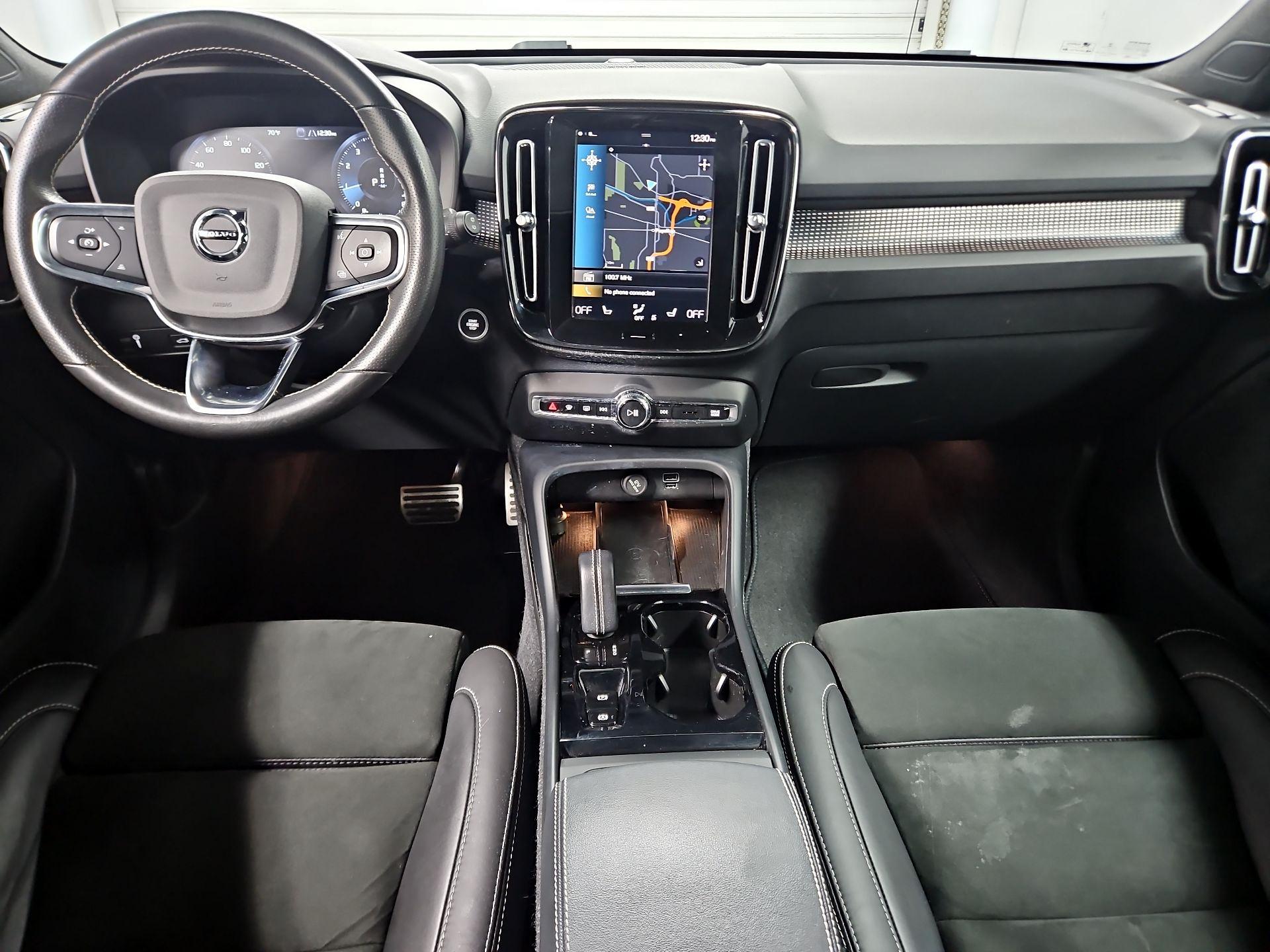 Thumbnail: 2021 Volvo XC40 - 9