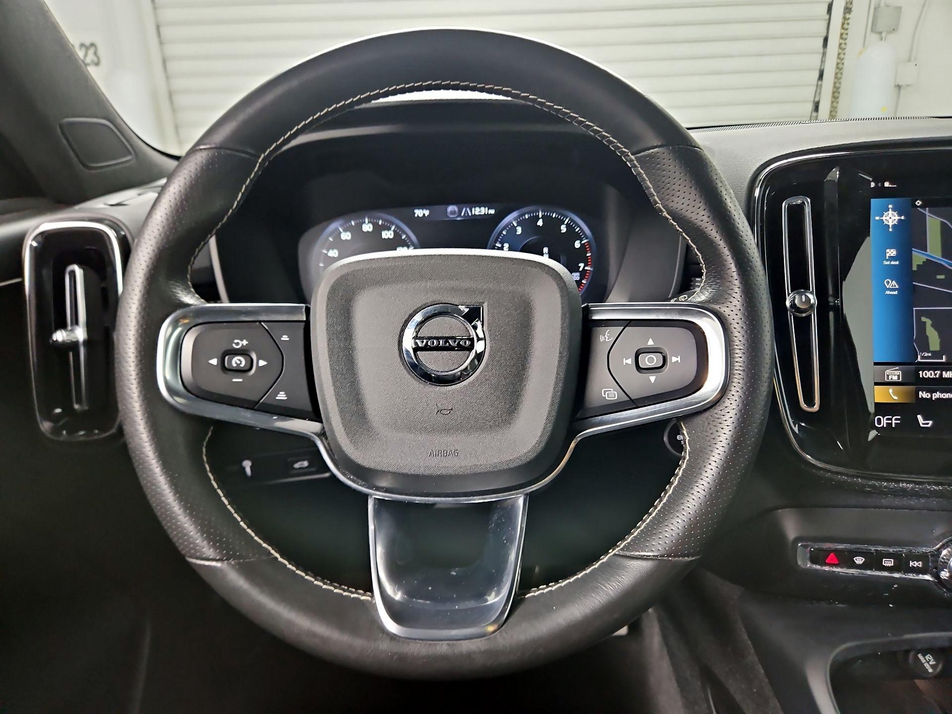 Thumbnail: 2021 Volvo XC40 - 10