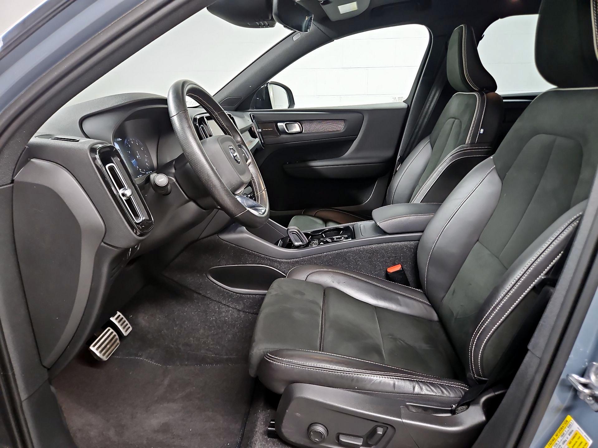 Thumbnail: 2021 Volvo XC40 - 11