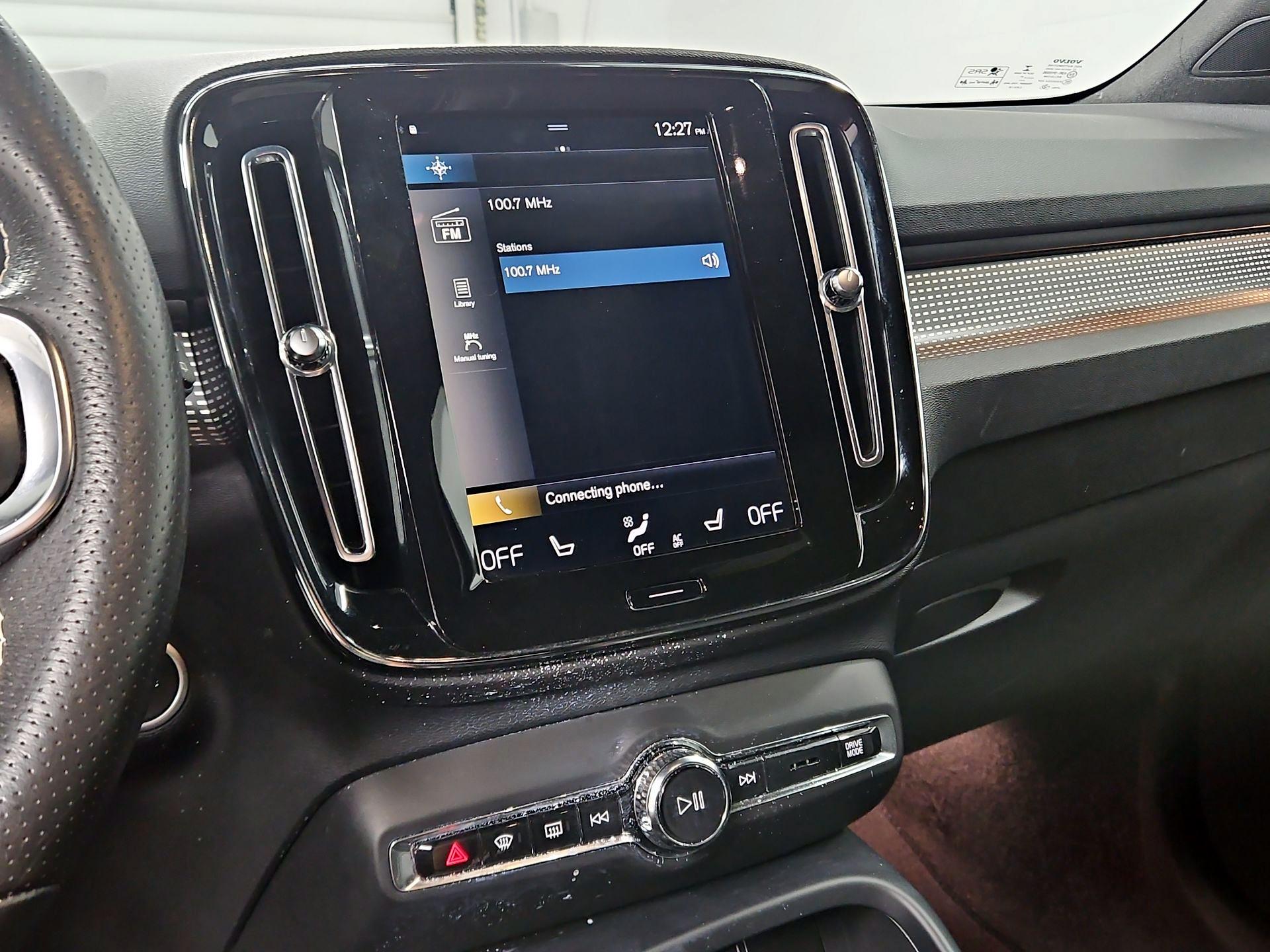 Thumbnail: 2021 Volvo XC40 - 16
