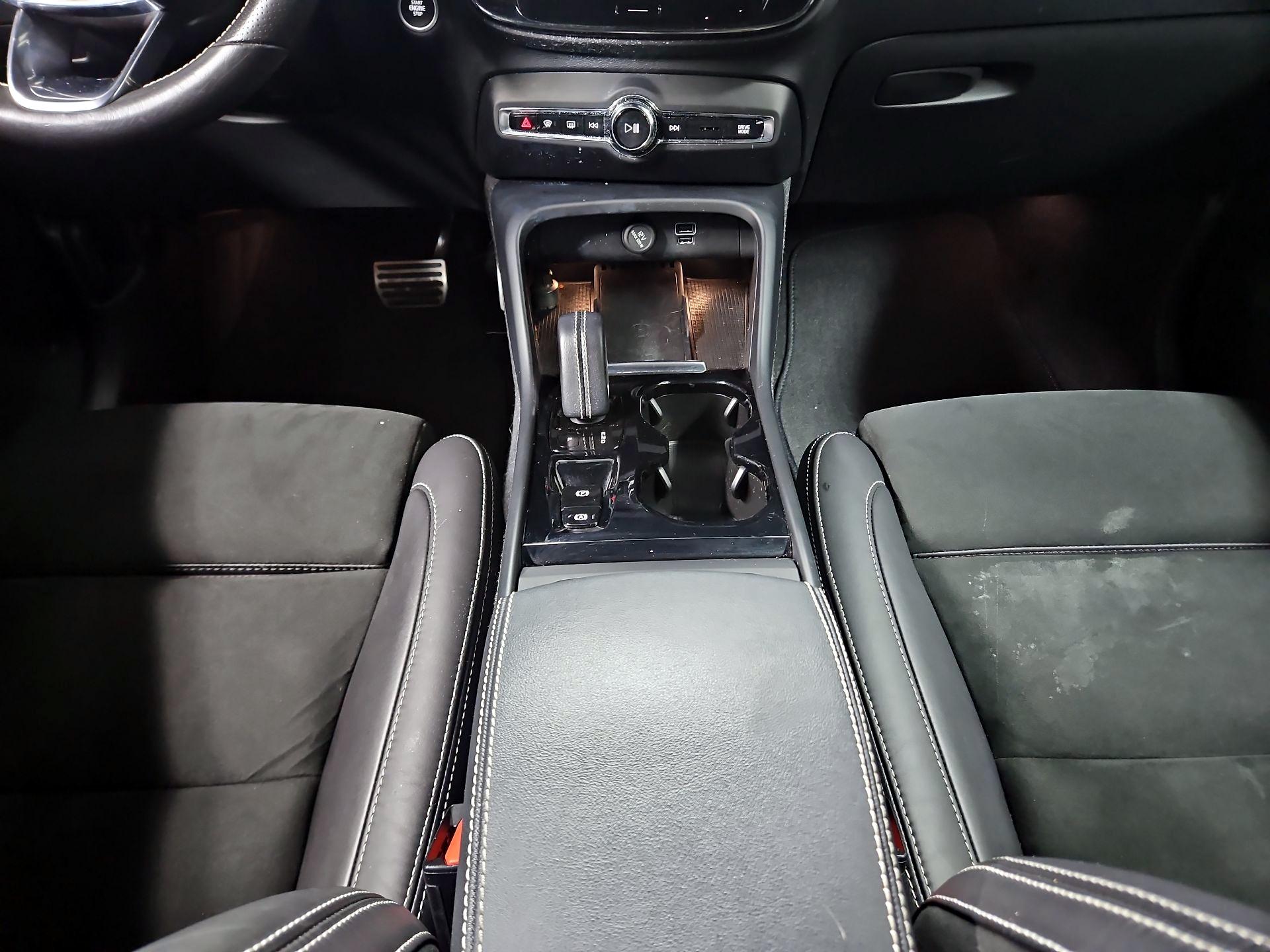 Thumbnail: 2021 Volvo XC40 - 18