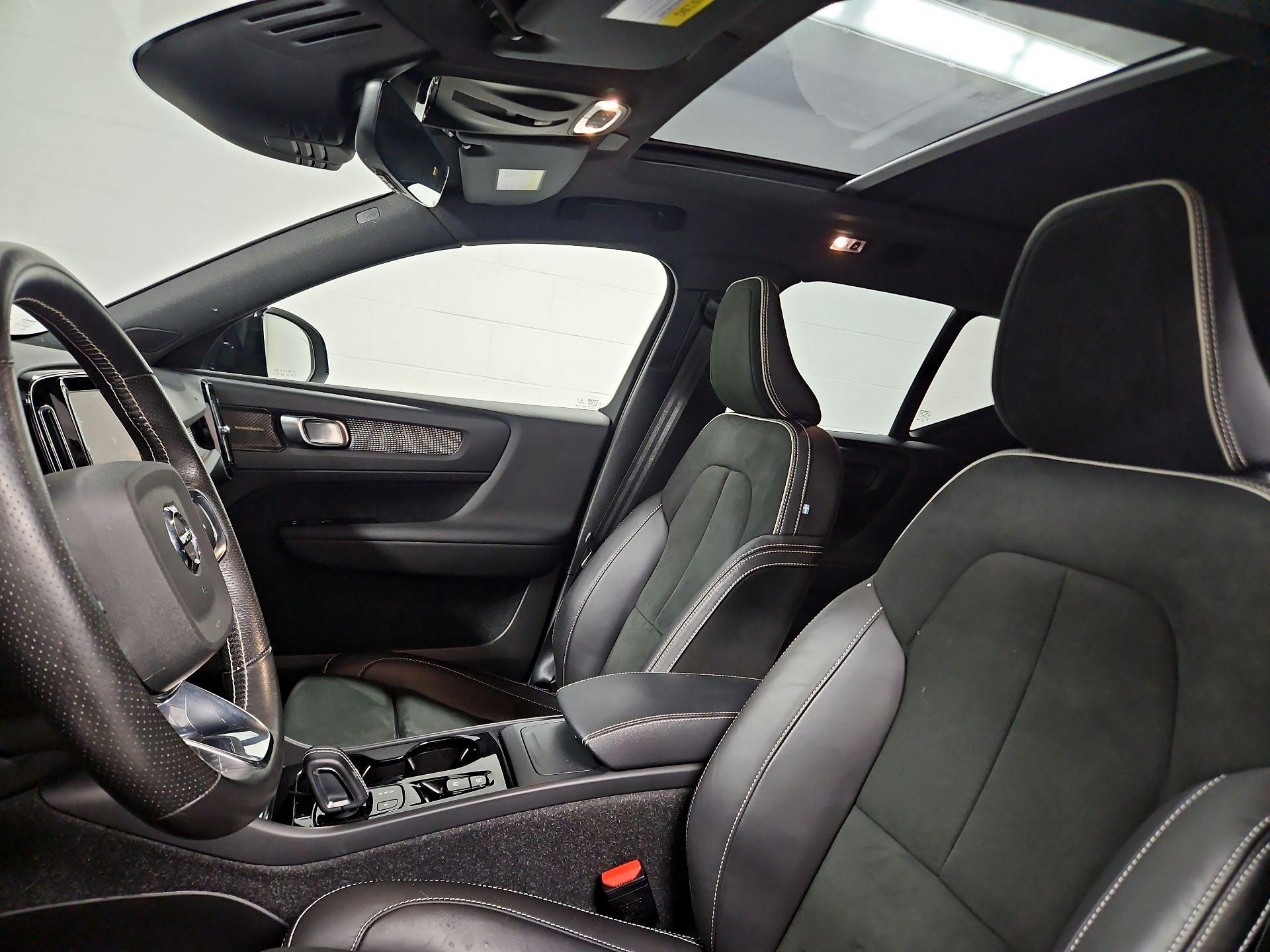 Thumbnail: 2021 Volvo XC40 - 20
