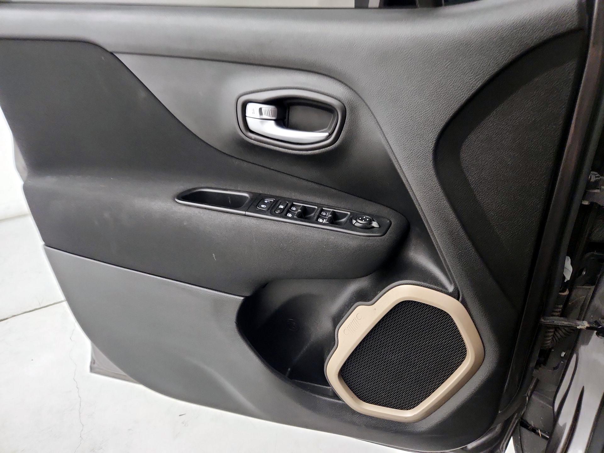 Thumbnail: 2017 Jeep Renegade - 12