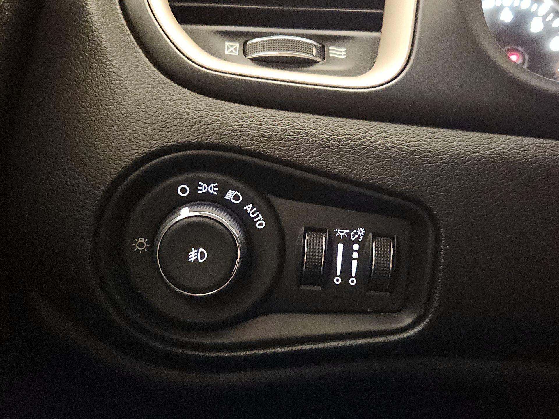 Thumbnail: 2017 Jeep Renegade - 13