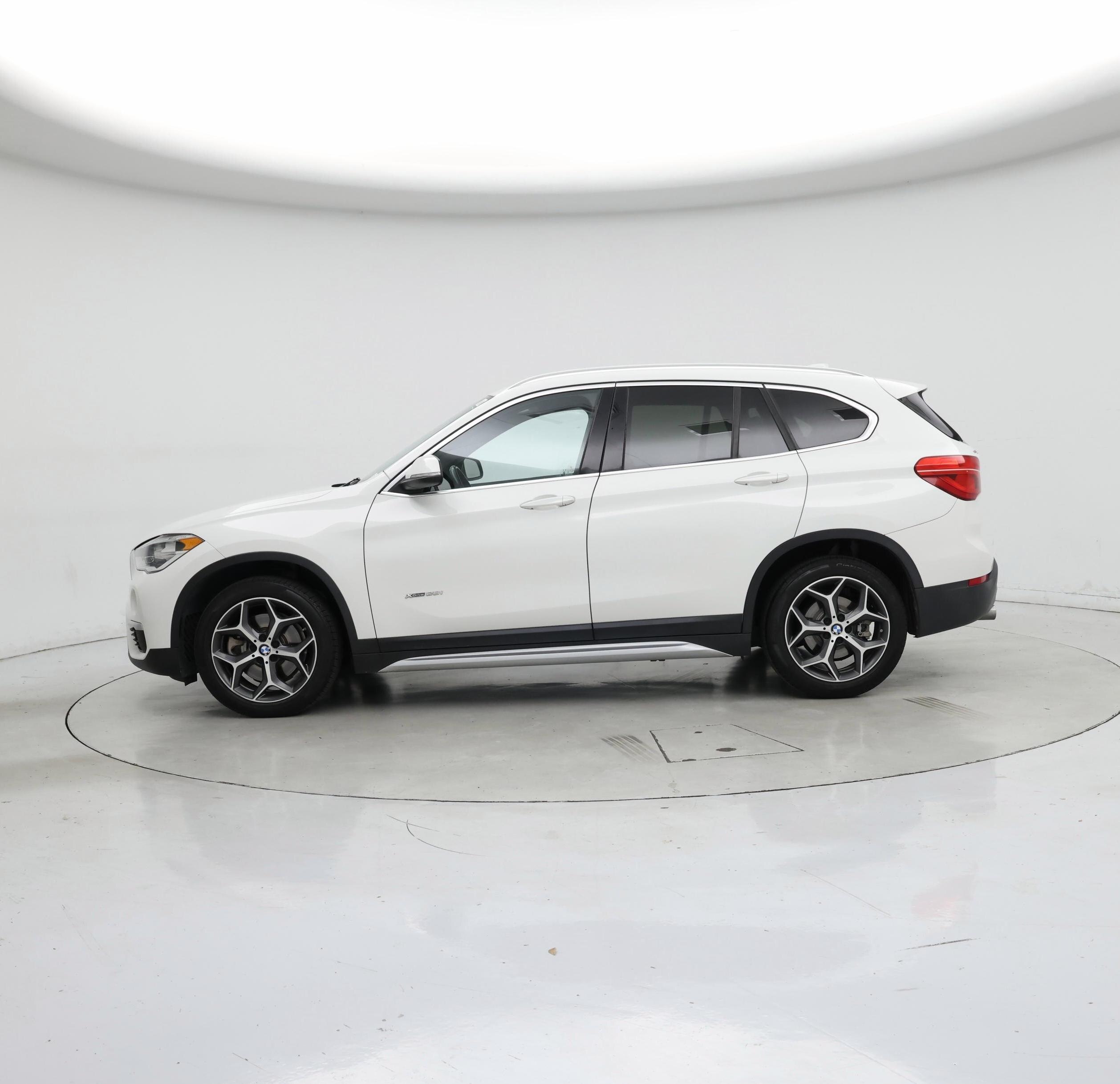 Thumbnail: 2017 BMW X1 - 3