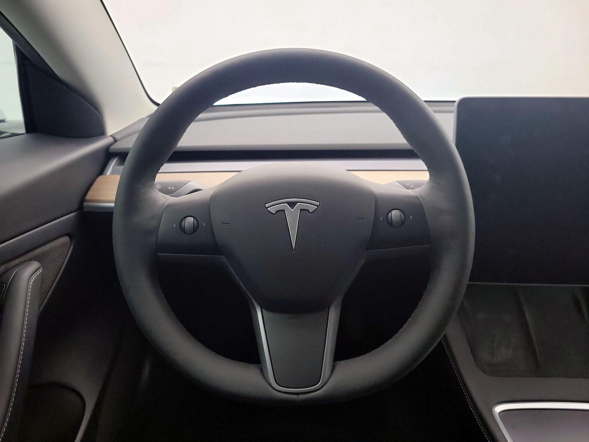 Thumbnail: 2021 Tesla Model 3 - 10