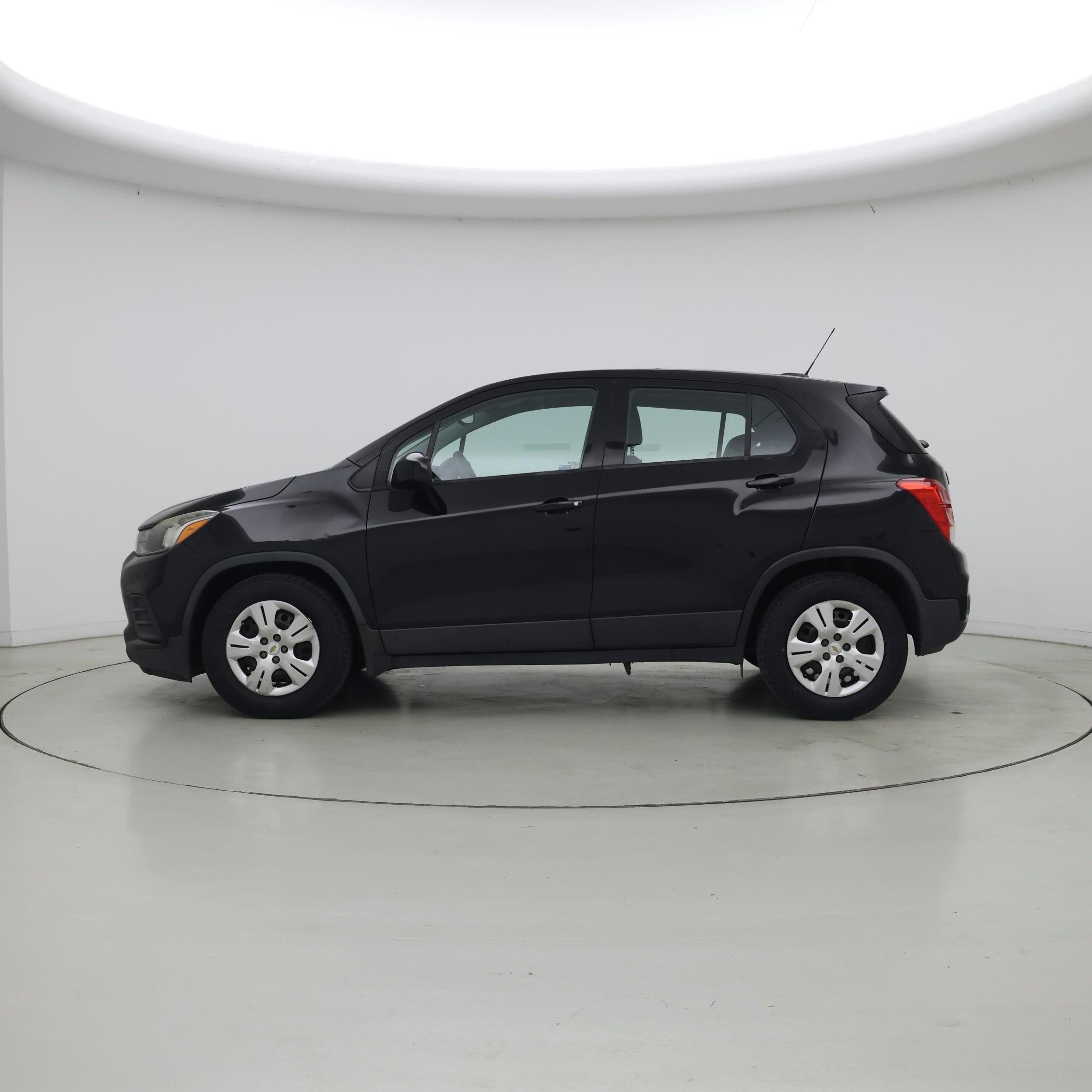 Thumbnail: 2018 Chevrolet Trax - 3
